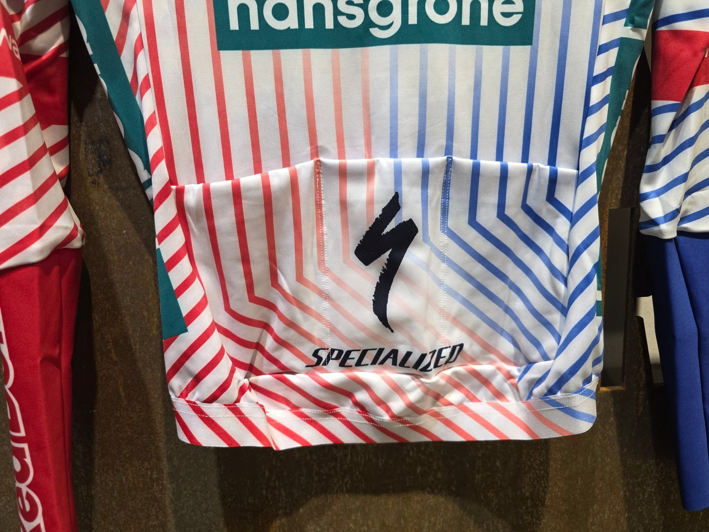 Langarm Trikot - BOH von Specialized, SPECIALIZED RED BULL - BORA HANSGROHE THERMAL JERSEY LS TDF / LANGARM TRIKOT vor USEDBIKES - OB.DE Hintergrund