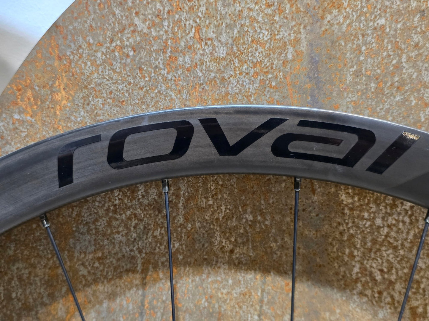 Laufrad/Laufradsatz von Specialized, SPECIALIZED ROVAL RAPIDE C38 LAUFRADSATZ DISC vor USEDBIKES - OB.DE Hintergrund