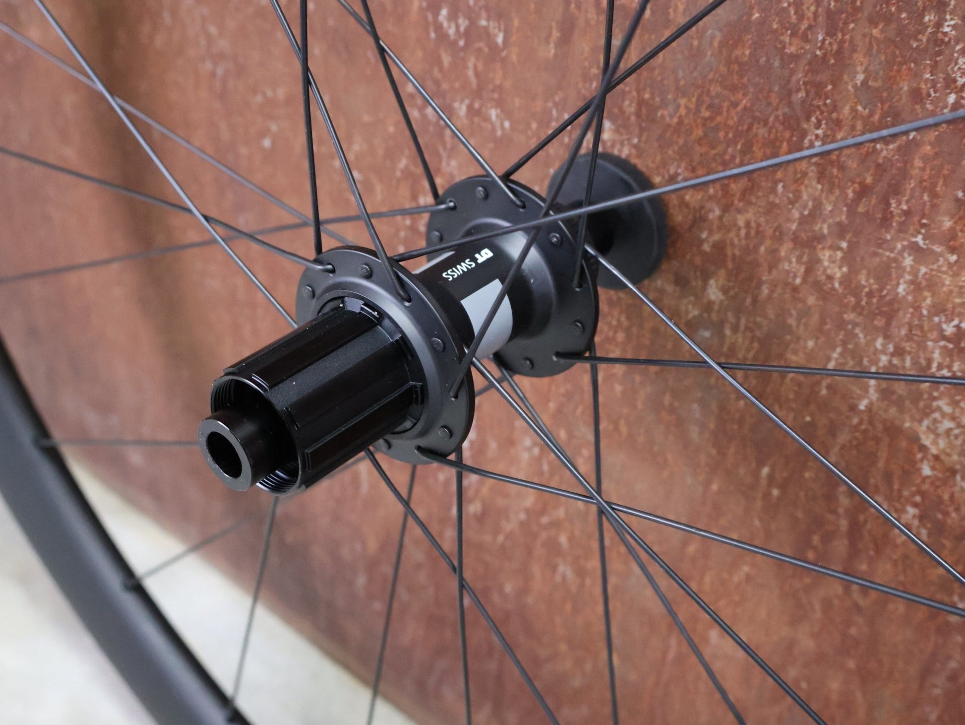 Laufrad/Laufradsatz von Specialized, SPECIALIZED ROVAL RAPIDE C38 LAUFRADSATZ DISC vor USEDBIKES - OB.DE Hintergrund