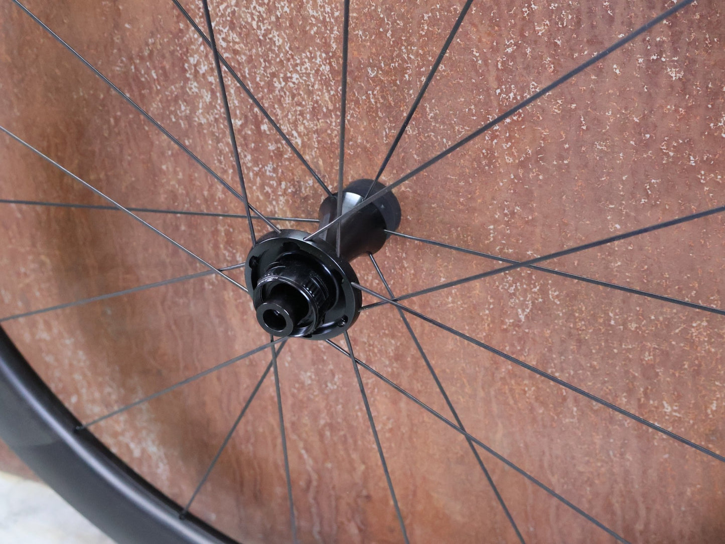 Laufrad/Laufradsatz von Specialized, SPECIALIZED ROVAL RAPIDE CLX II LAUFRADSATZ DISC vor USEDBIKES - OB.DE Hintergrund