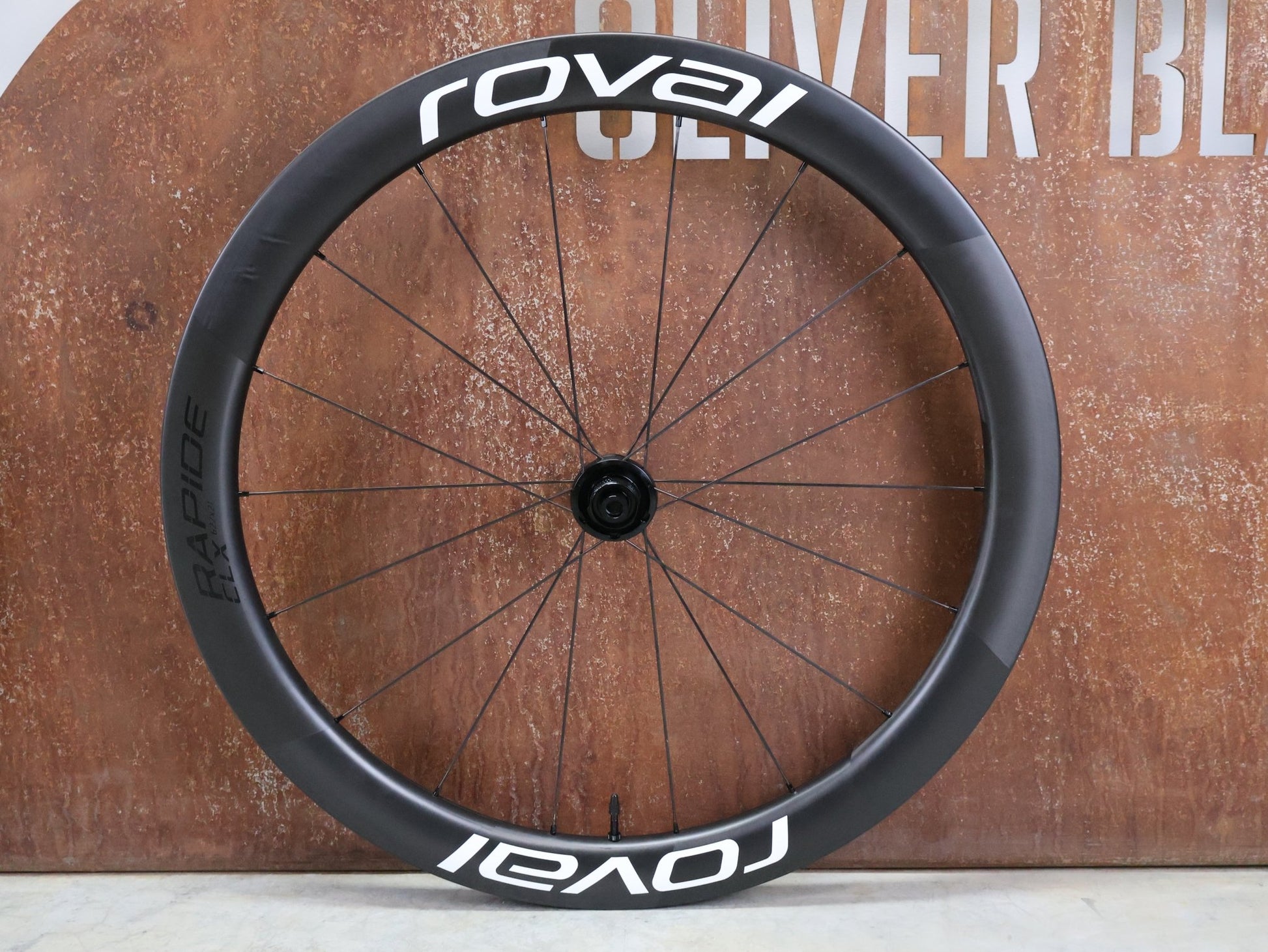 Laufrad/Laufradsatz von Specialized, SPECIALIZED ROVAL RAPIDE CLX II LAUFRADSATZ DISC vor USEDBIKES - OB.DE Hintergrund