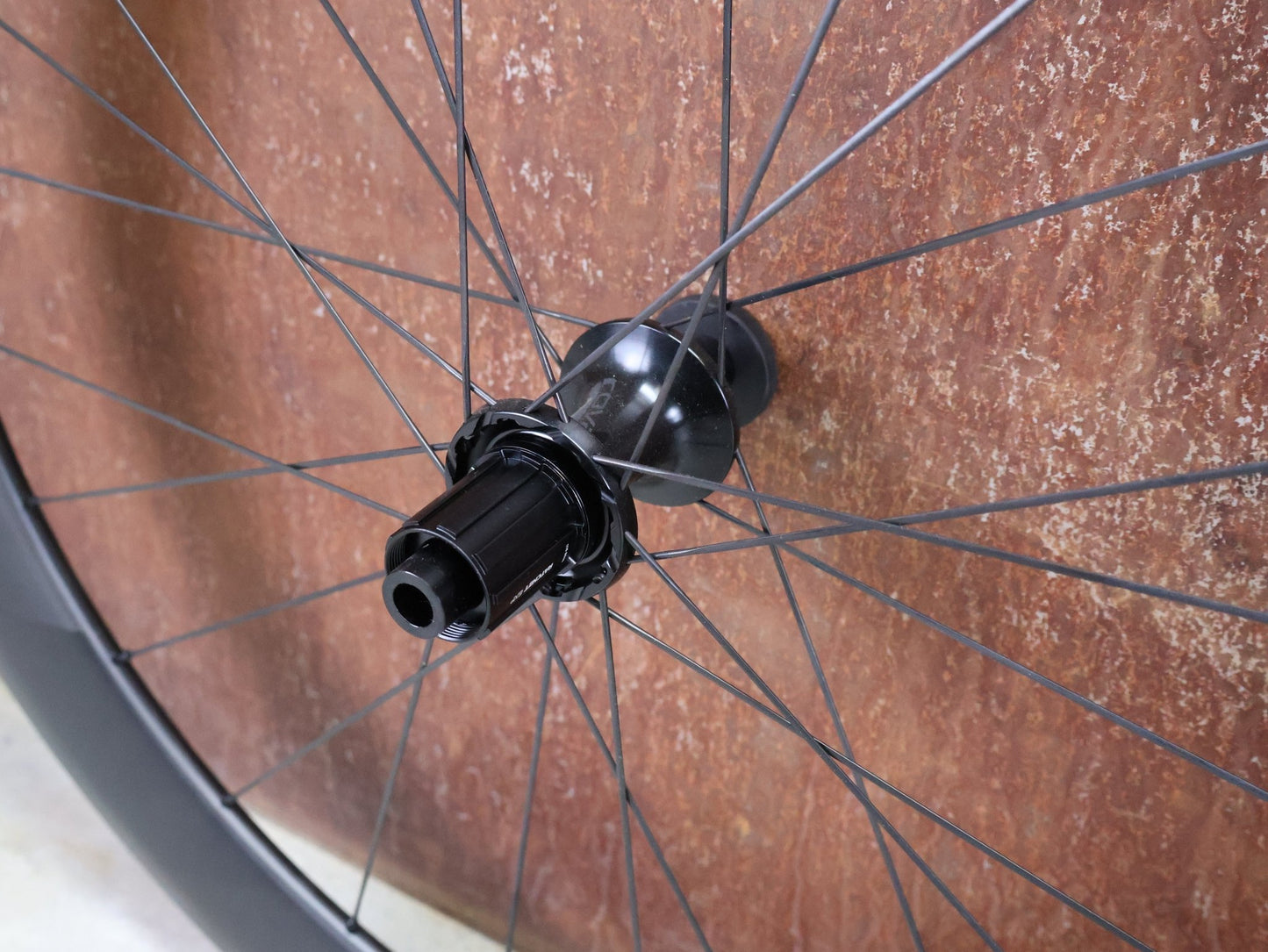 Laufrad/Laufradsatz von Specialized, SPECIALIZED ROVAL RAPIDE CLX II LAUFRADSATZ DISC vor USEDBIKES - OB.DE Hintergrund