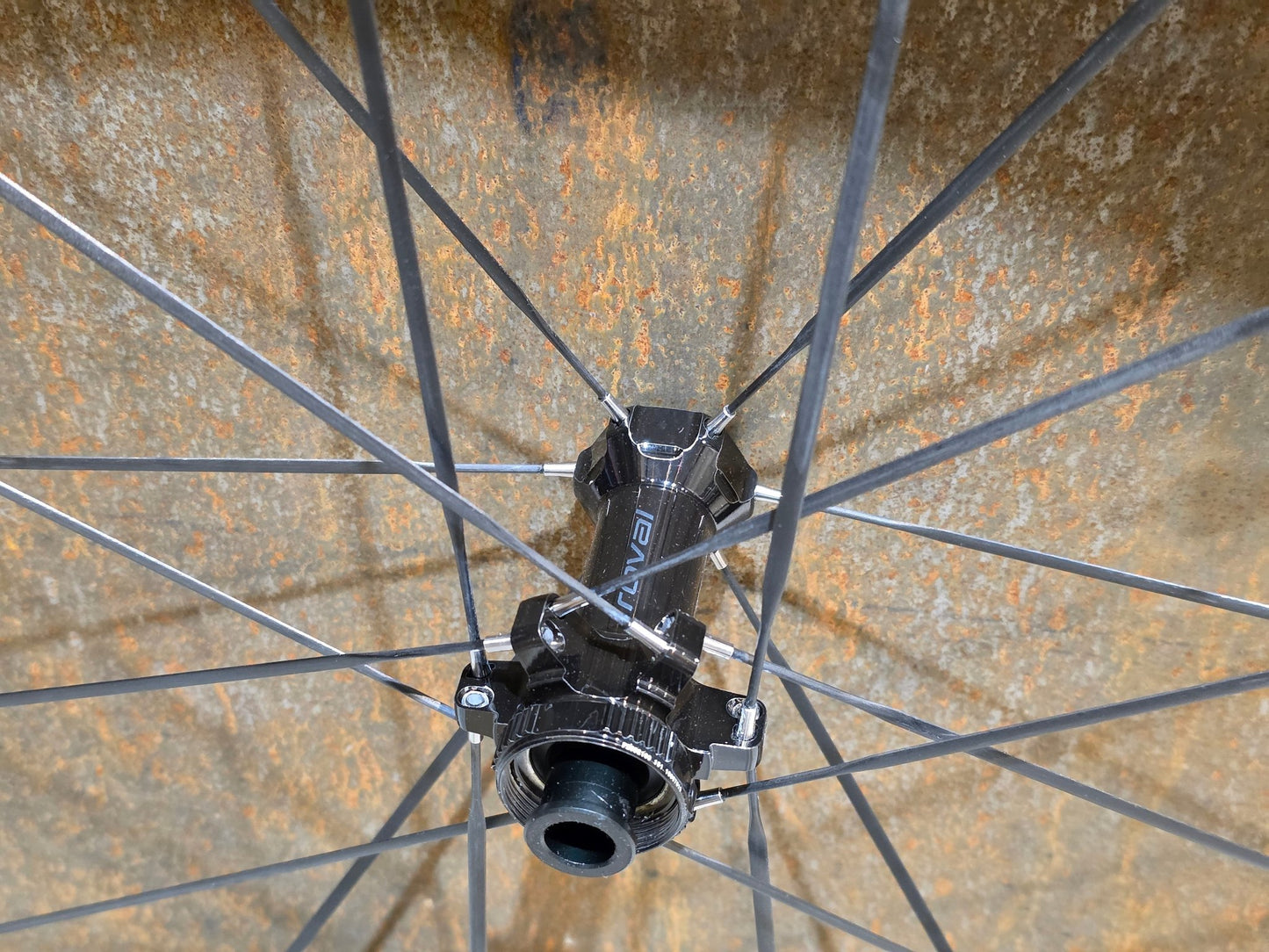 Laufrad/Laufradsatz von Specialized, SPECIALIZED ROVAL RAPIDE CLX III CARBON LAUFRADSATZ vor USEDBIKES - OB.DE Hintergrund