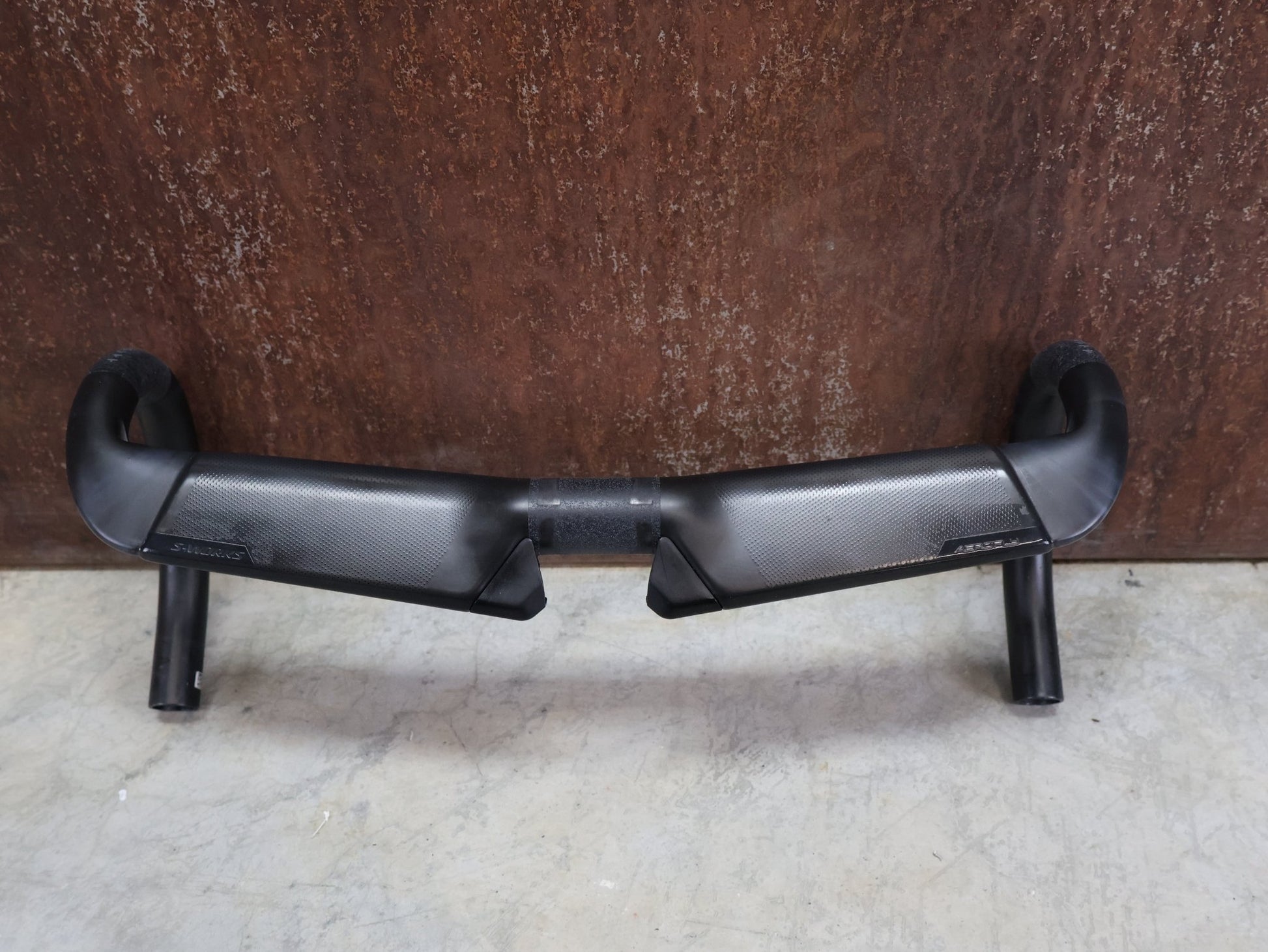 Lenker von Specialized, SPECIALIZED S - WORKS AEROFLY II CARBON LENKER / 420MM vor USEDBIKES - OB.DE Hintergrund