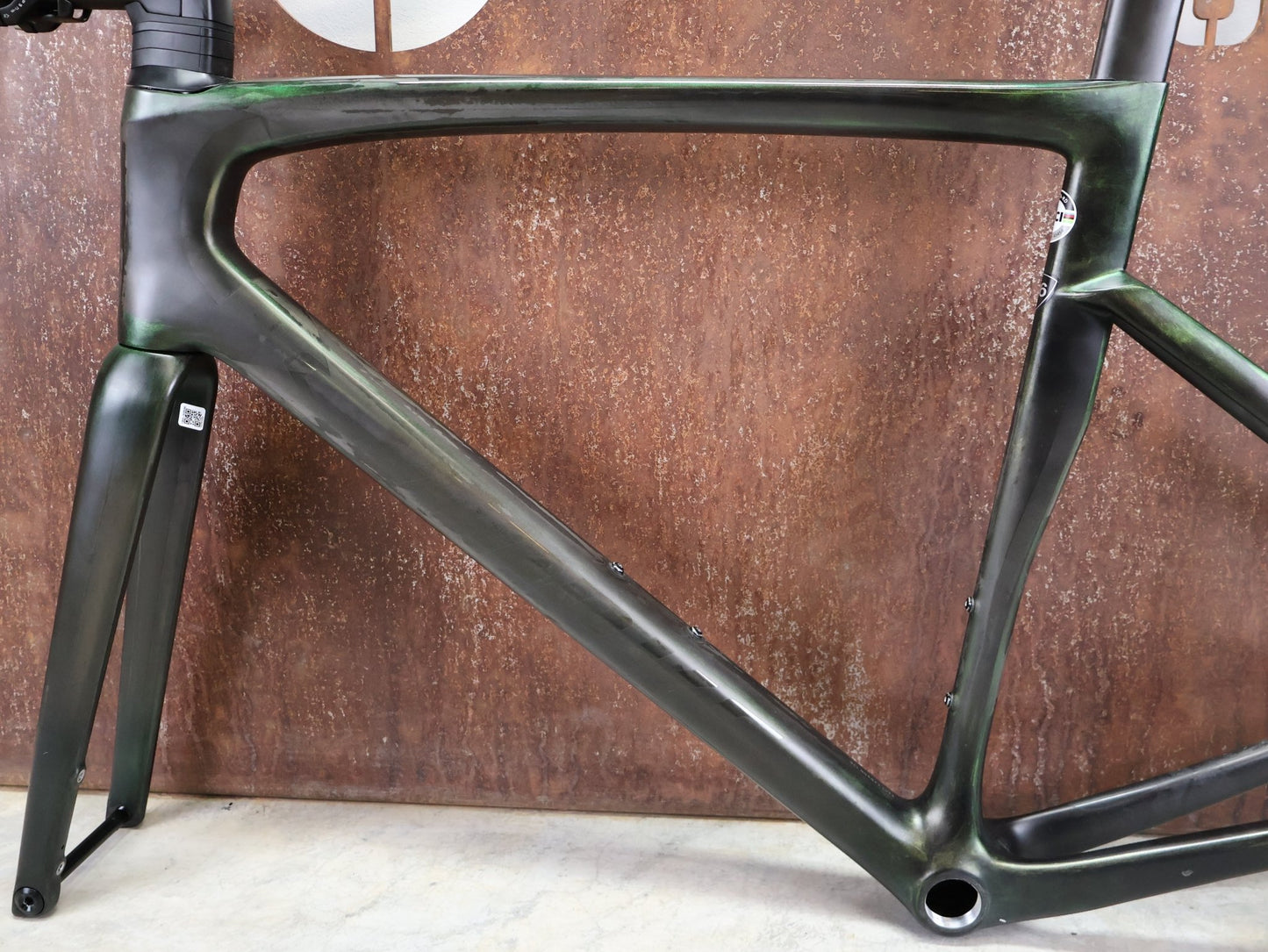 Rennradrahmen von Specialized, SPECIALIZED S - WORKS TARMAC SL7 RAHMENSET / DISC / 56CM vor USEDBIKES - OB.DE Hintergrund