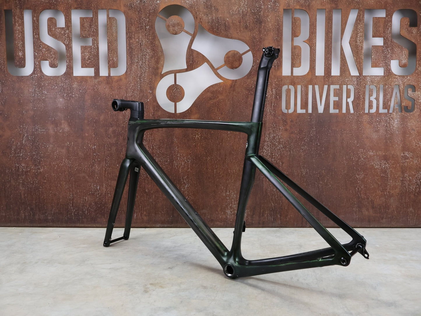 Rennradrahmen von Specialized, SPECIALIZED S - WORKS TARMAC SL7 RAHMENSET / DISC / 56CM vor USEDBIKES - OB.DE Hintergrund