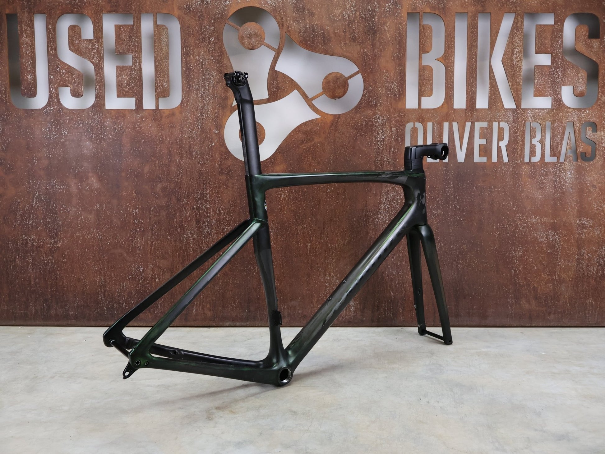 Rennradrahmen von Specialized, SPECIALIZED S - WORKS TARMAC SL7 RAHMENSET / DISC / 56CM vor USEDBIKES - OB.DE Hintergrund