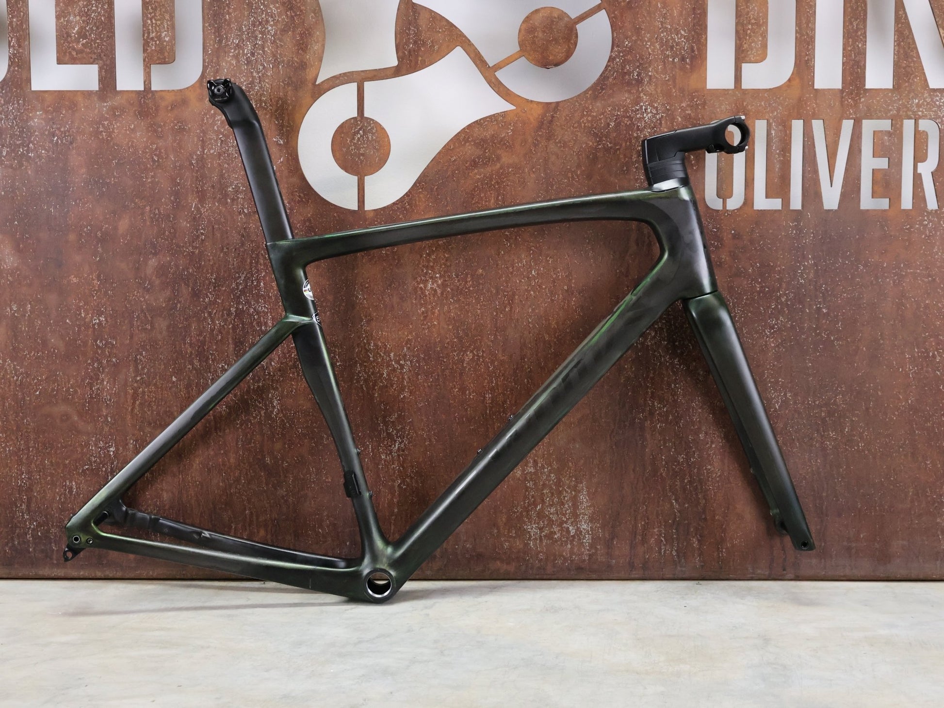 Rennradrahmen von Specialized, SPECIALIZED S - WORKS TARMAC SL7 RAHMENSET / DISC / 56CM vor USEDBIKES - OB.DE Hintergrund