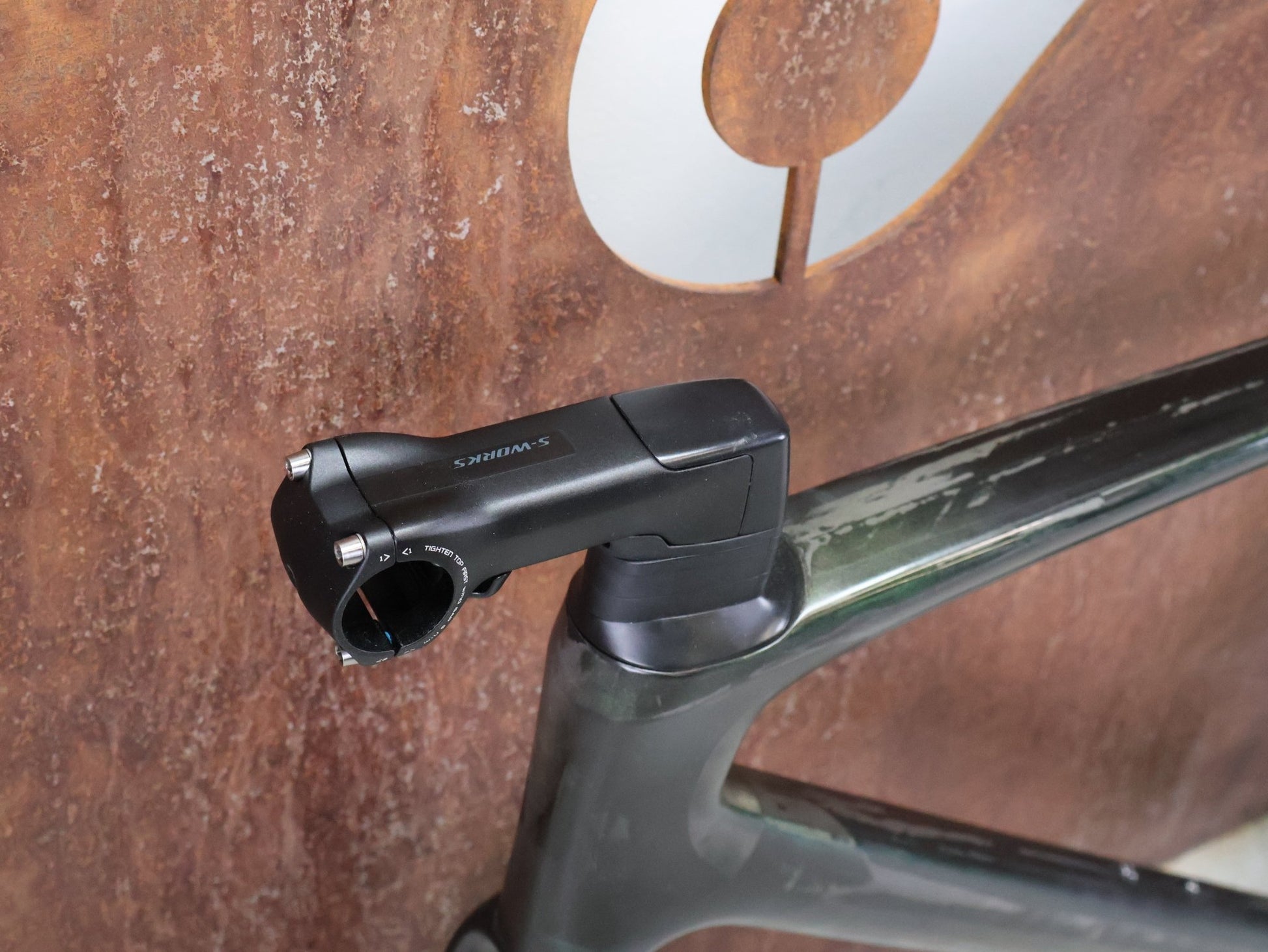 Rennradrahmen von Specialized, SPECIALIZED S - WORKS TARMAC SL7 RAHMENSET / DISC / 56CM vor USEDBIKES - OB.DE Hintergrund