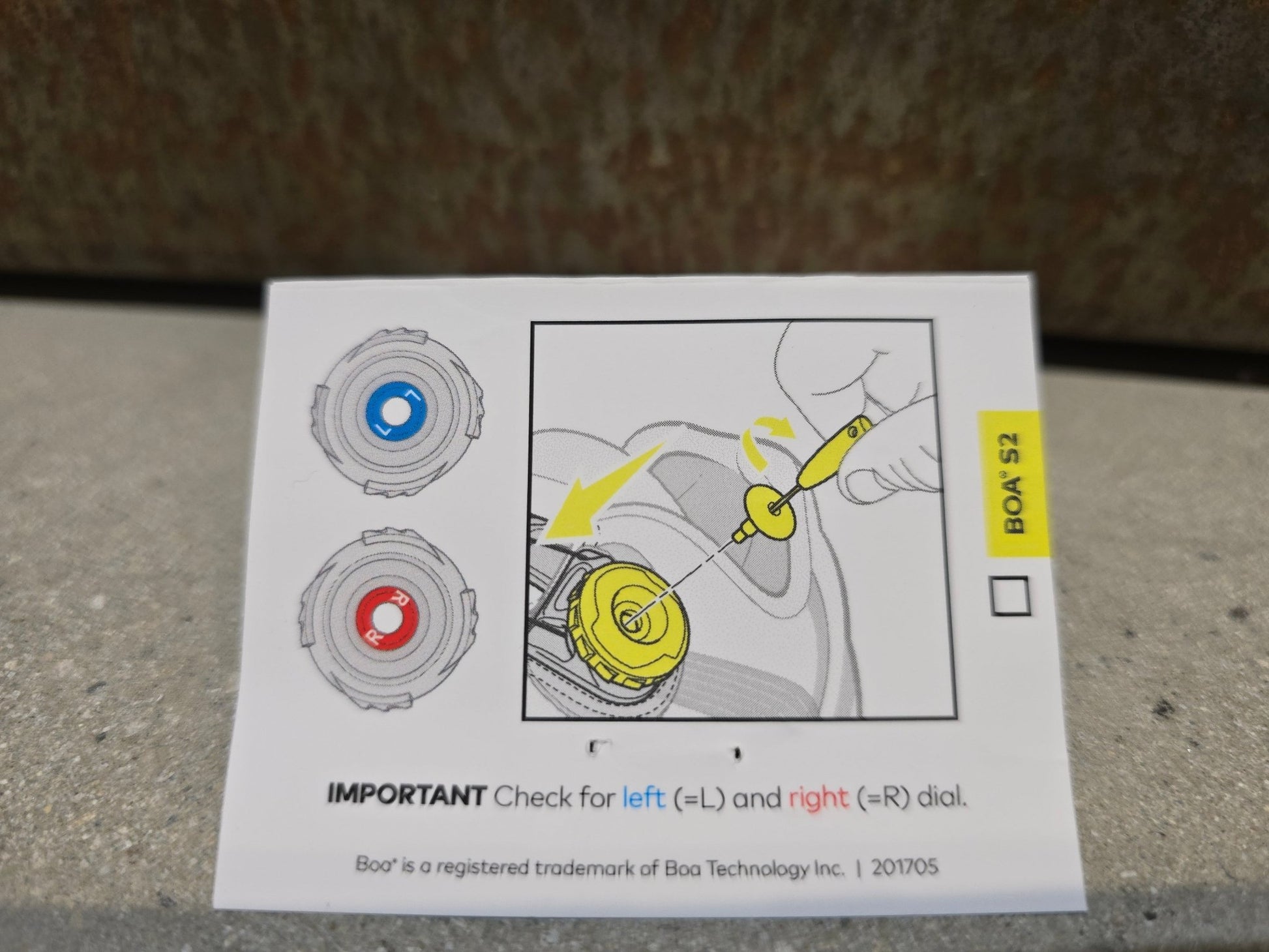 Sonstiges von Boa, SPECIALIZED S2 SNAP BOA DREHVERSCHLUSS TOPCAP / NATIONAL & LEADER JERSEY in variant_title vor USEDBIKES - OB.DE Hintergrund