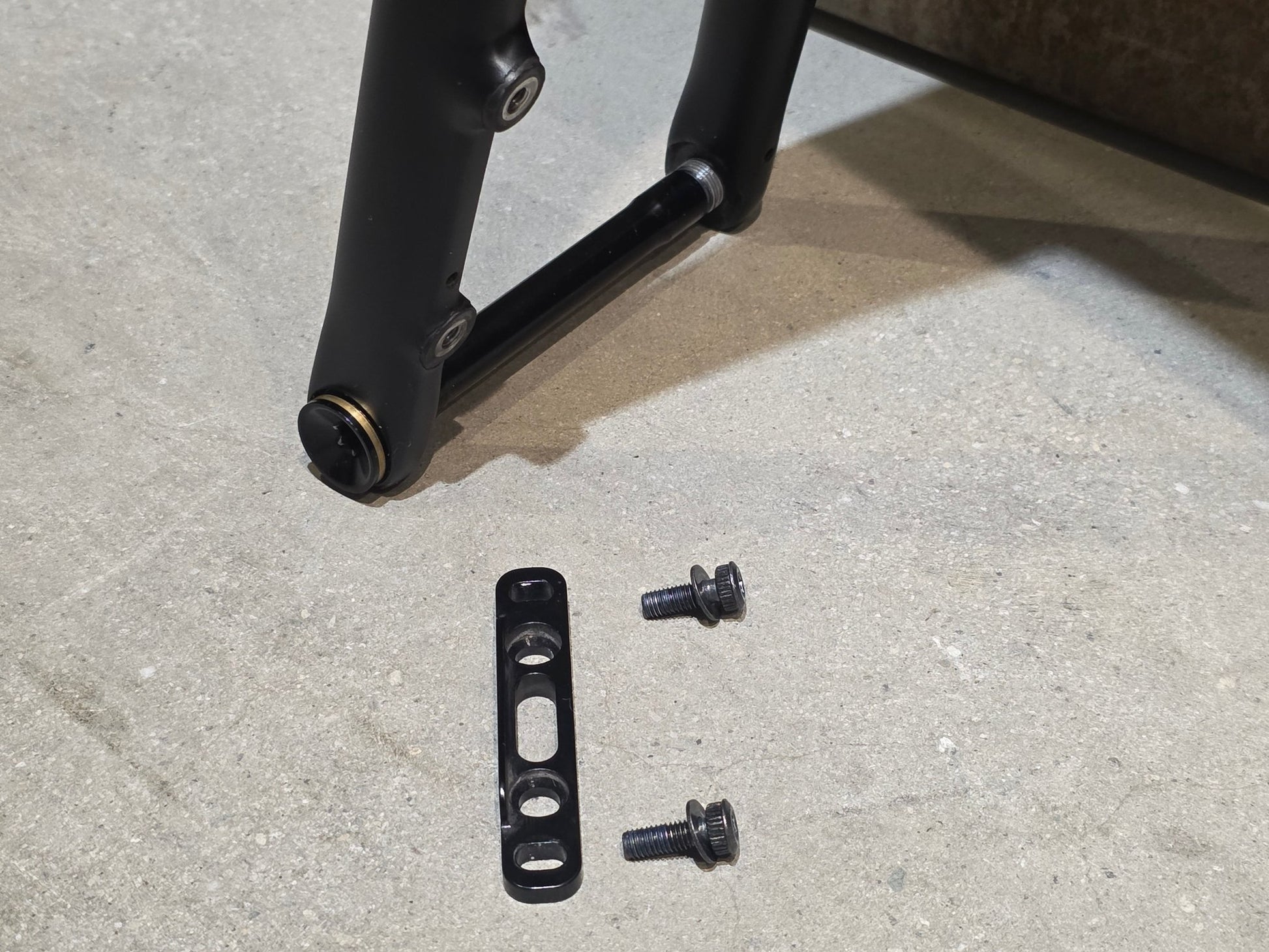 Rennradrahmen von Specialized, SPECIALIZED SWORKS AETHOS RAHMENSET / DISC / 56CM vor USEDBIKES - OB.DE Hintergrund