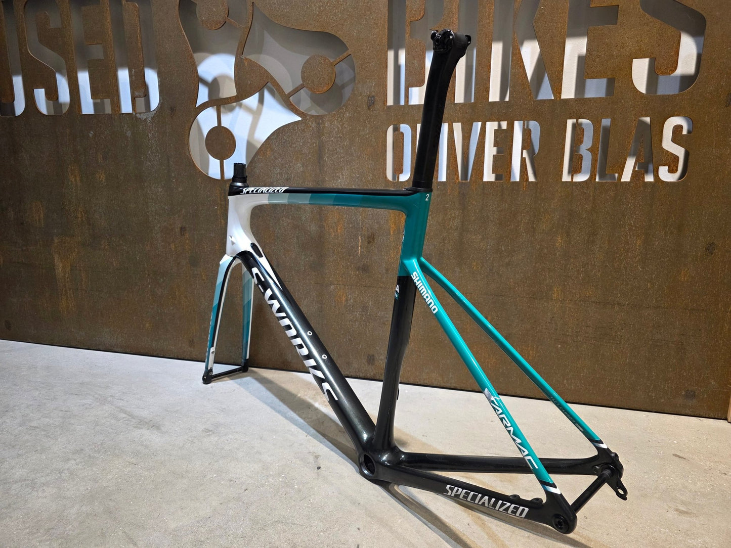 Rennradrahmen von Specialized, SPECIALIZED SWORKS TARMAC DISC RAHMENSET BORA HANSGROHE / 58CM vor USEDBIKES - OB.DE Hintergrund
