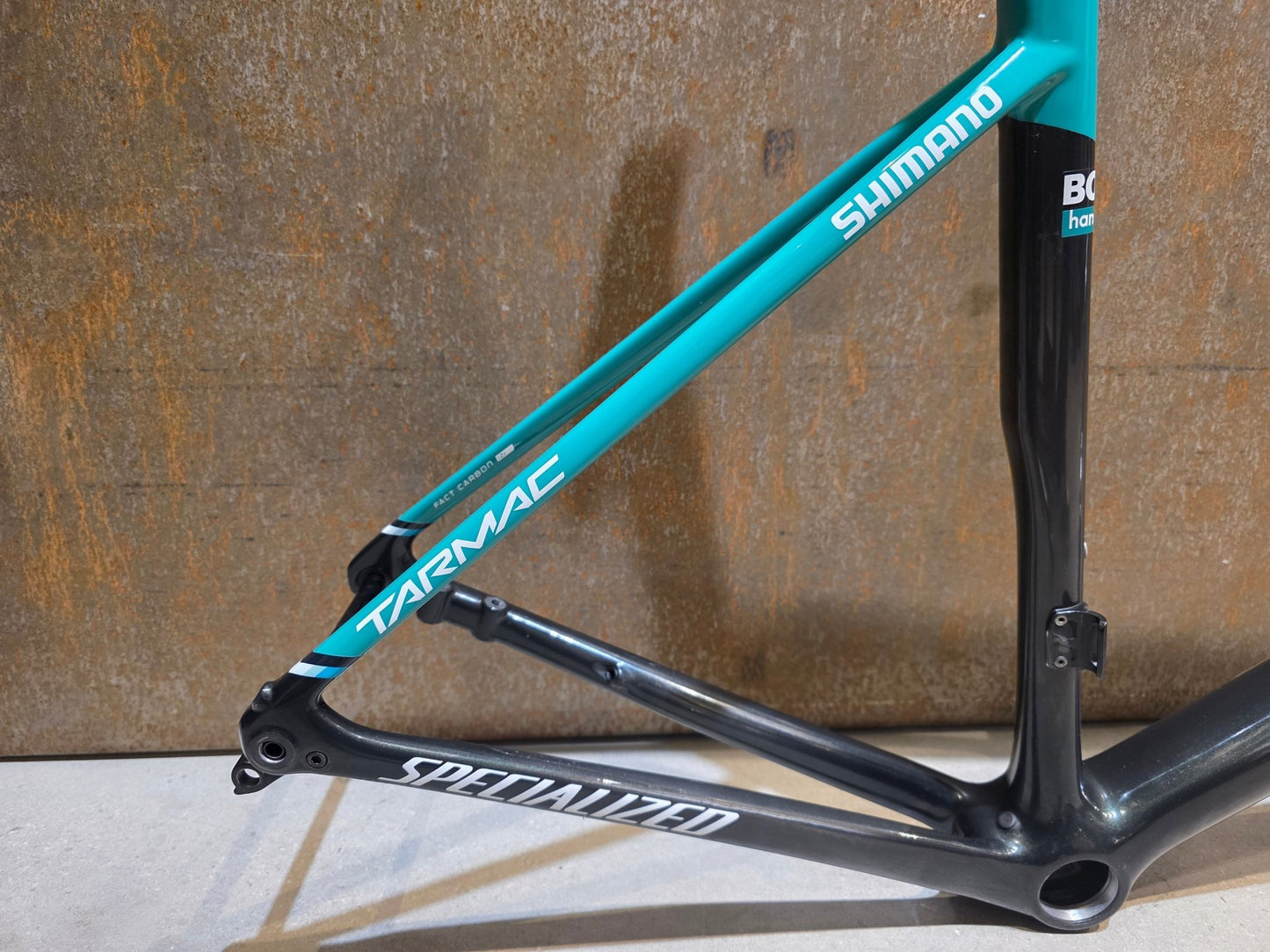 Rennradrahmen von Specialized, SPECIALIZED SWORKS TARMAC DISC RAHMENSET BORA HANSGROHE / 58CM vor USEDBIKES - OB.DE Hintergrund