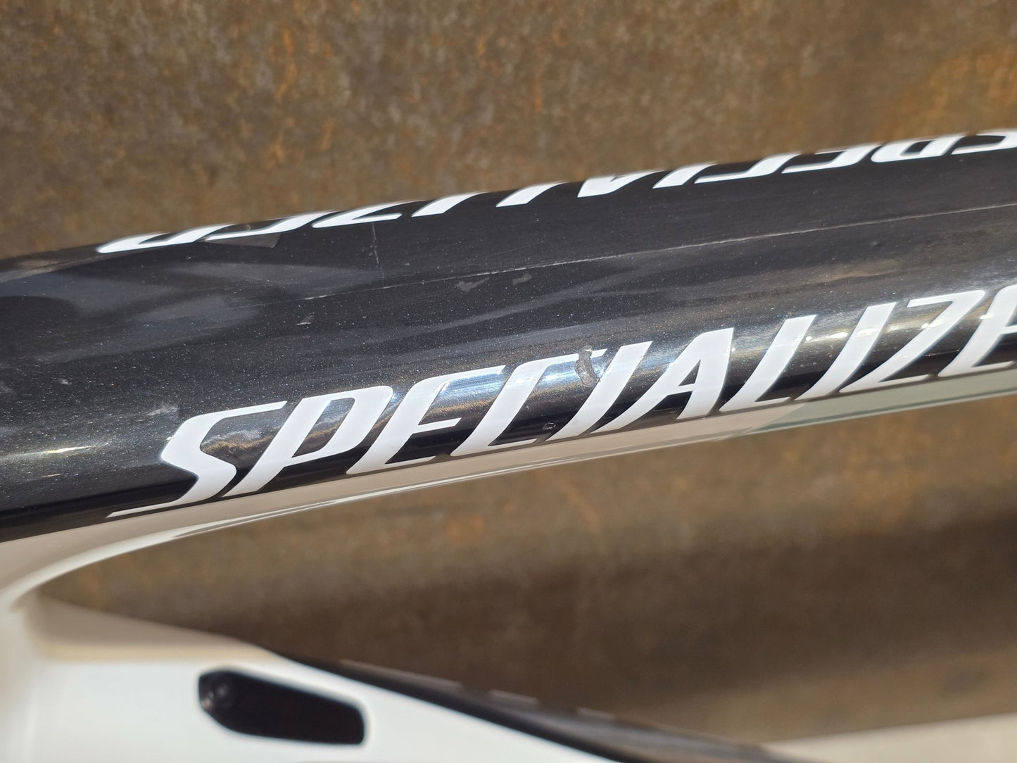 Rennradrahmen von Specialized, SPECIALIZED SWORKS TARMAC DISC RAHMENSET BORA HANSGROHE / 58CM vor USEDBIKES - OB.DE Hintergrund
