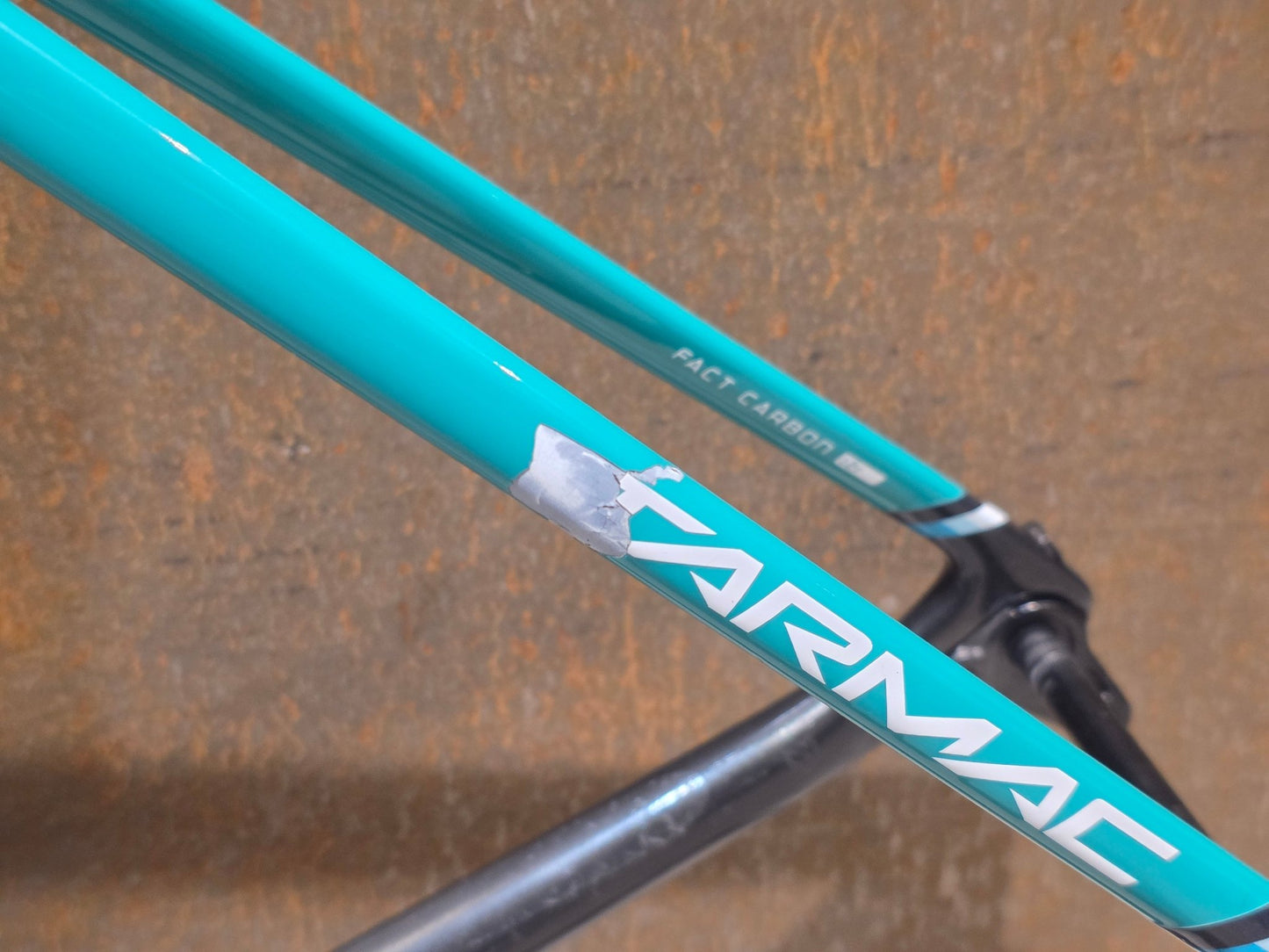 Rennradrahmen von Specialized, SPECIALIZED SWORKS TARMAC DISC RAHMENSET BORA HANSGROHE / 58CM vor USEDBIKES - OB.DE Hintergrund