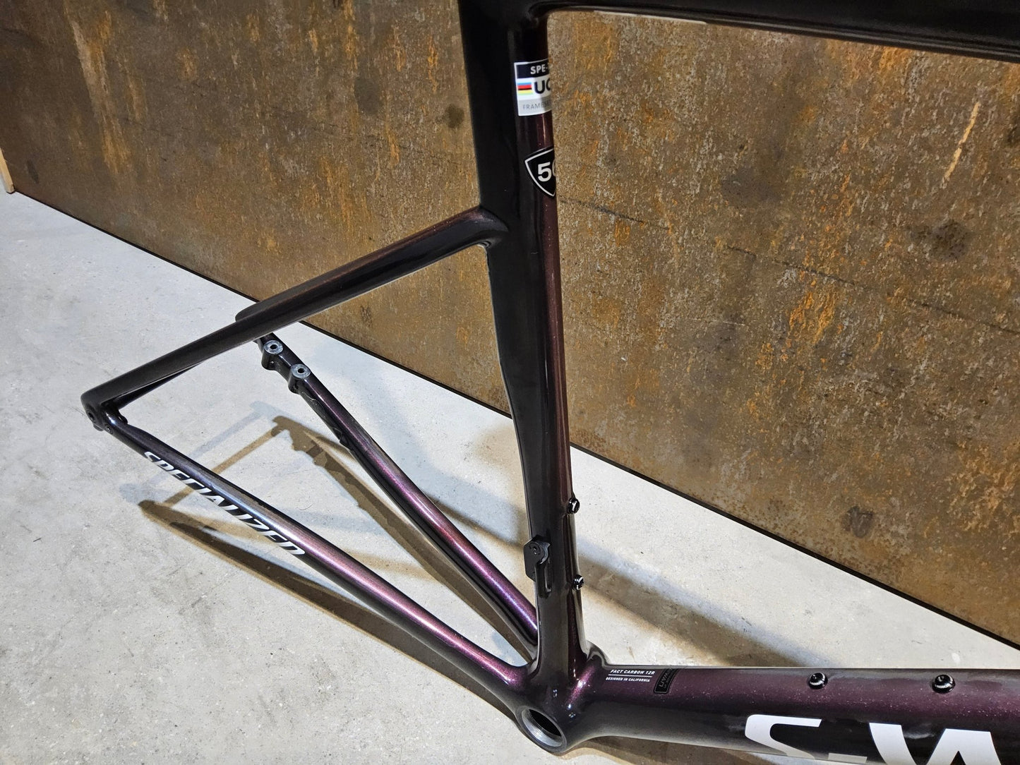 Rennradrahmen von Specialized, SPECIALIZED SWORKS TARMAC SL8 RAHMENSET / DISC / 56CM vor USEDBIKES - OB.DE Hintergrund