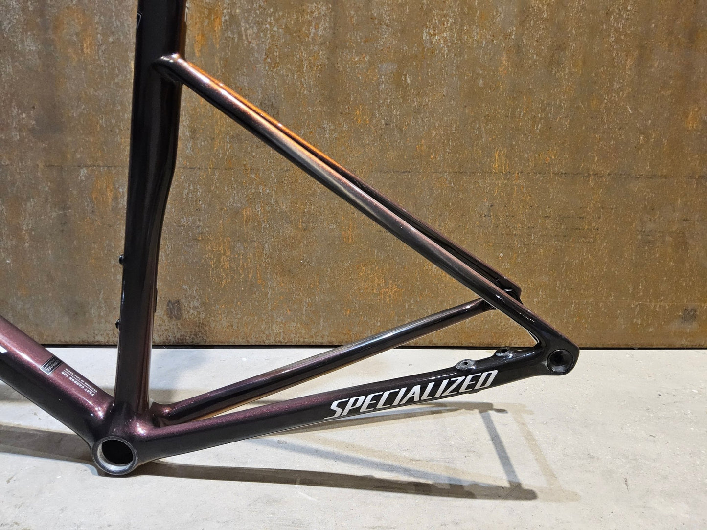 Rennradrahmen von Specialized, SPECIALIZED SWORKS TARMAC SL8 RAHMENSET / DISC / 56CM vor USEDBIKES - OB.DE Hintergrund