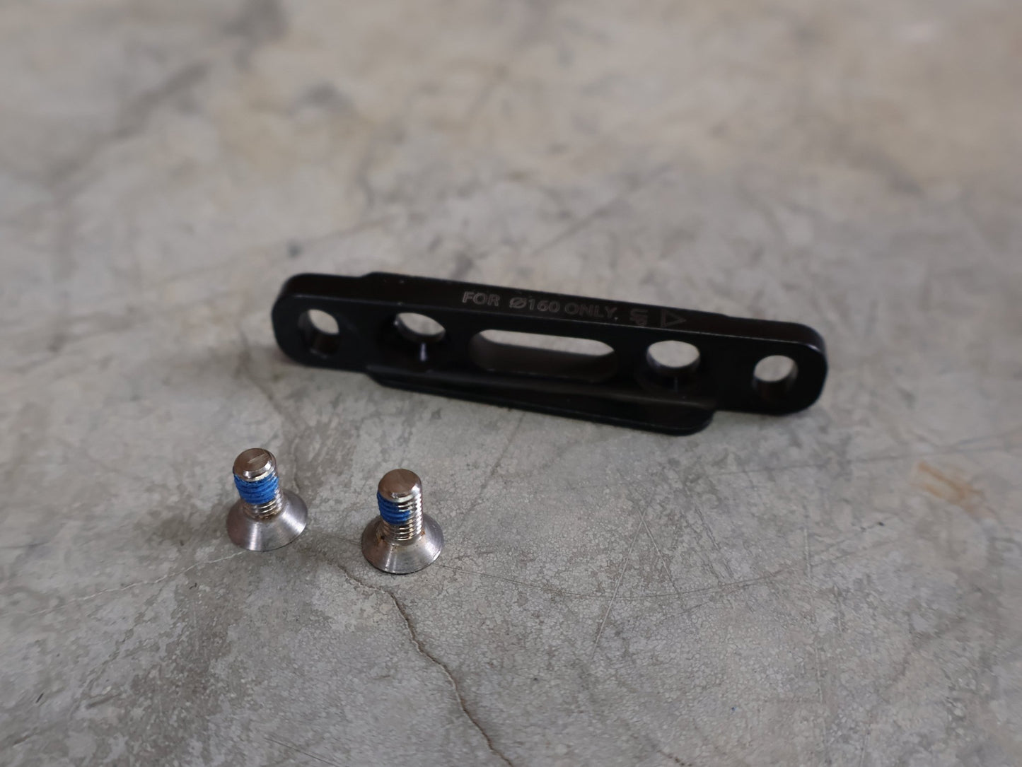 Rennradrahmen von Specialized, SPECIALIZED TARMAC SL8 RAHMENSET / FACT 10R CARBON / 2024 / SATIN BLUE ONYX / 56CM vor USEDBIKES - OB.DE Hintergrund