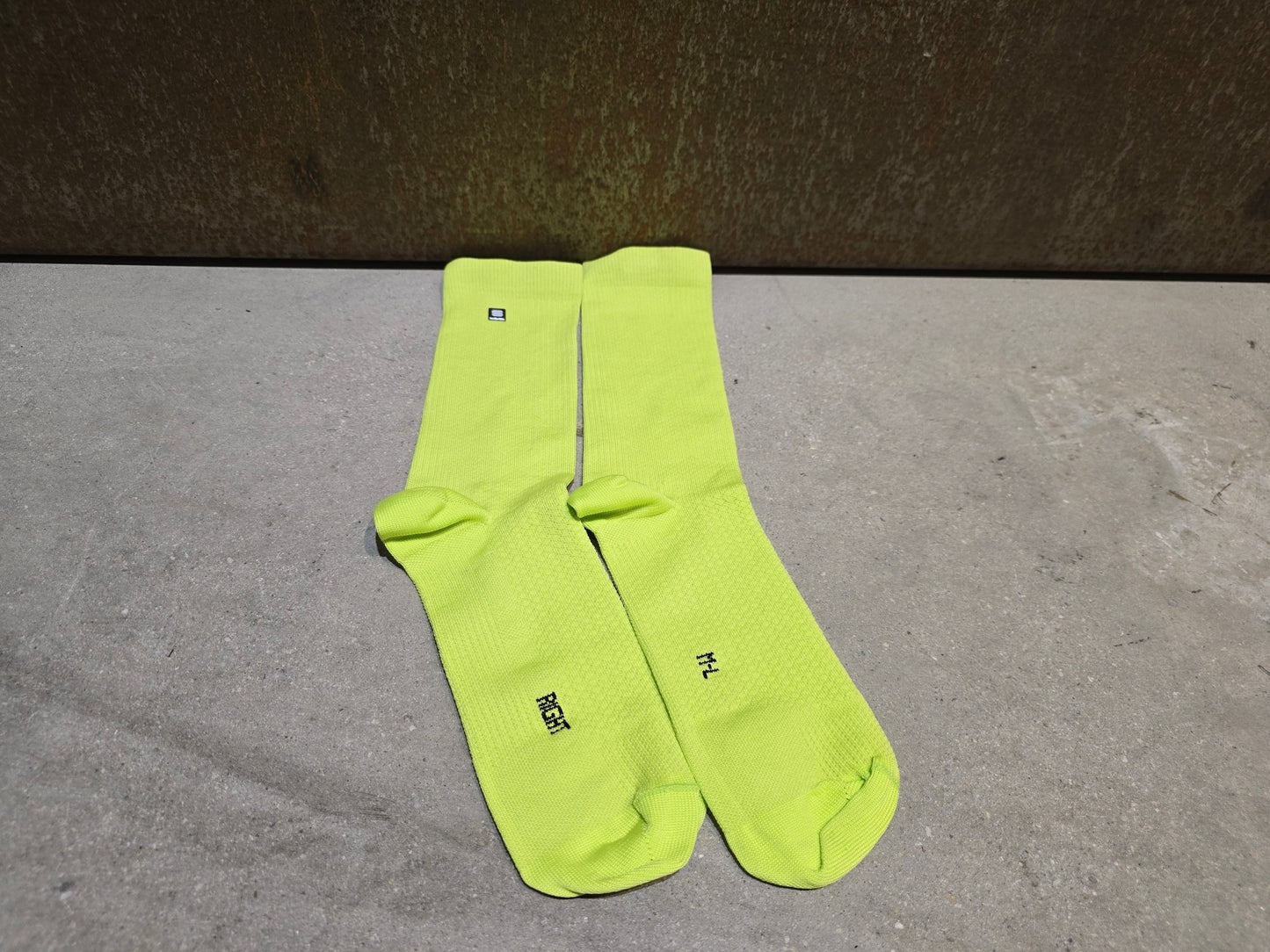 Zubehör - BOH von Sportful, SPORTFUL BORA HANSGROHE BOH RACE SOCKS / SOCKEN UNISEX in variant_title vor USEDBIKES - OB.DE Hintergrund