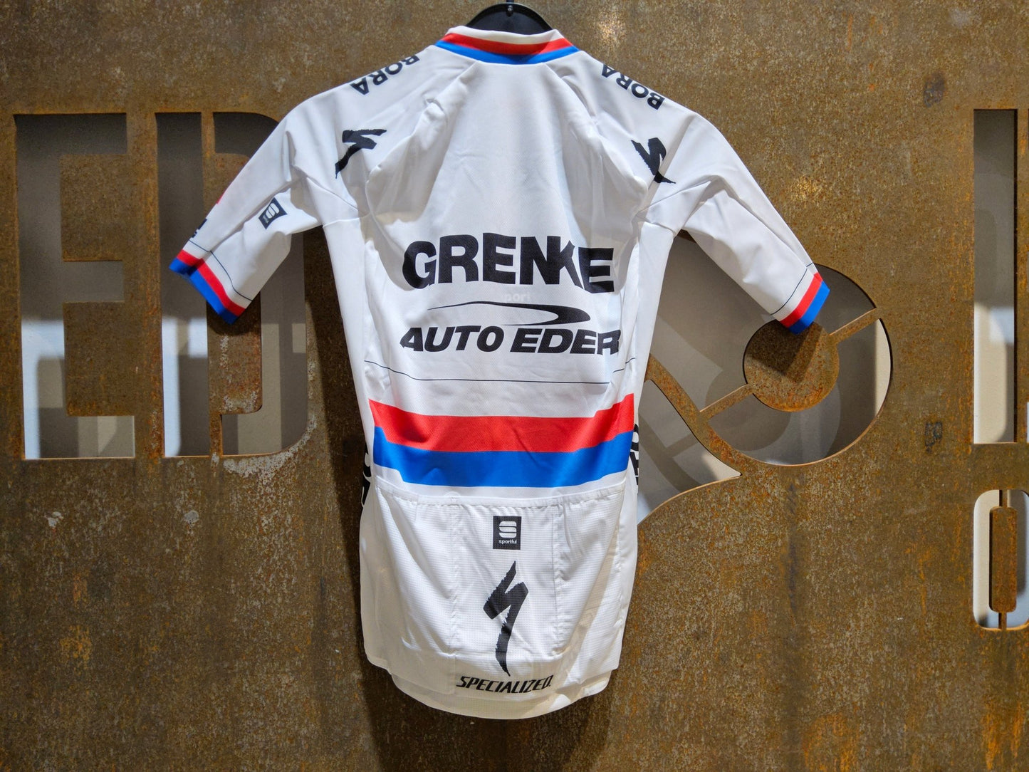 Kurzarm Trikot - U19 von Sportful, SPORTFUL GRENKE - AUTO EDER BOMBER JERSEY / KURZARM TRIKOT / TSCHECHISCHER MEISTER in variant_title vor USEDBIKES - OB.DE Hintergrund