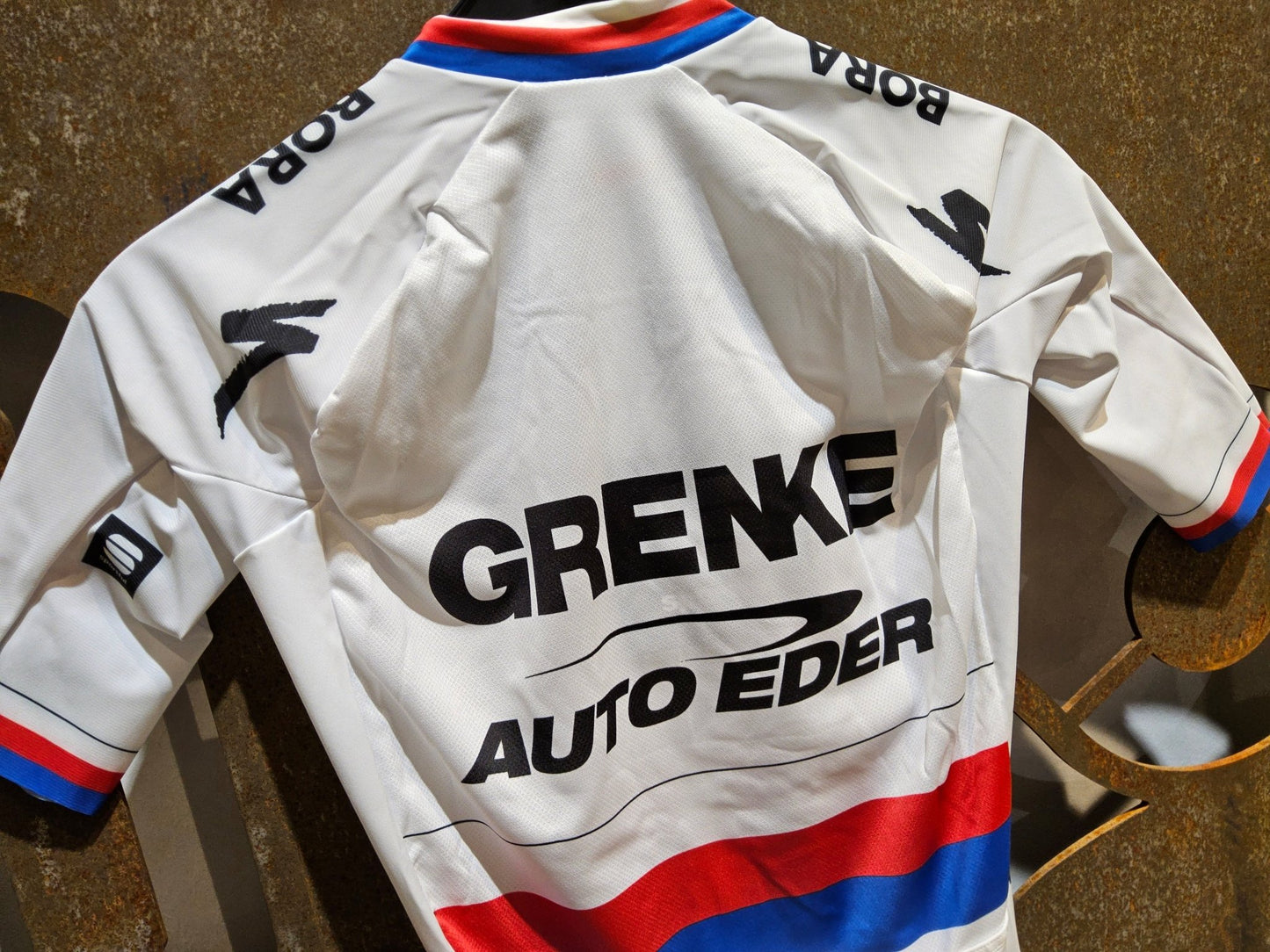 Kurzarm Trikot - U19 von Sportful, SPORTFUL GRENKE - AUTO EDER BOMBER JERSEY / KURZARM TRIKOT / TSCHECHISCHER MEISTER in variant_title vor USEDBIKES - OB.DE Hintergrund