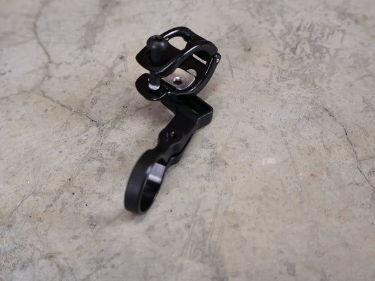 Zubehör von Sram, SRAM AXS POD CONTROLLER KLEMMSCHELLE LINKS – MMX / MATCHMAKER X – 11.3018.018.002 vor USEDBIKES - OB.DE Hintergrund