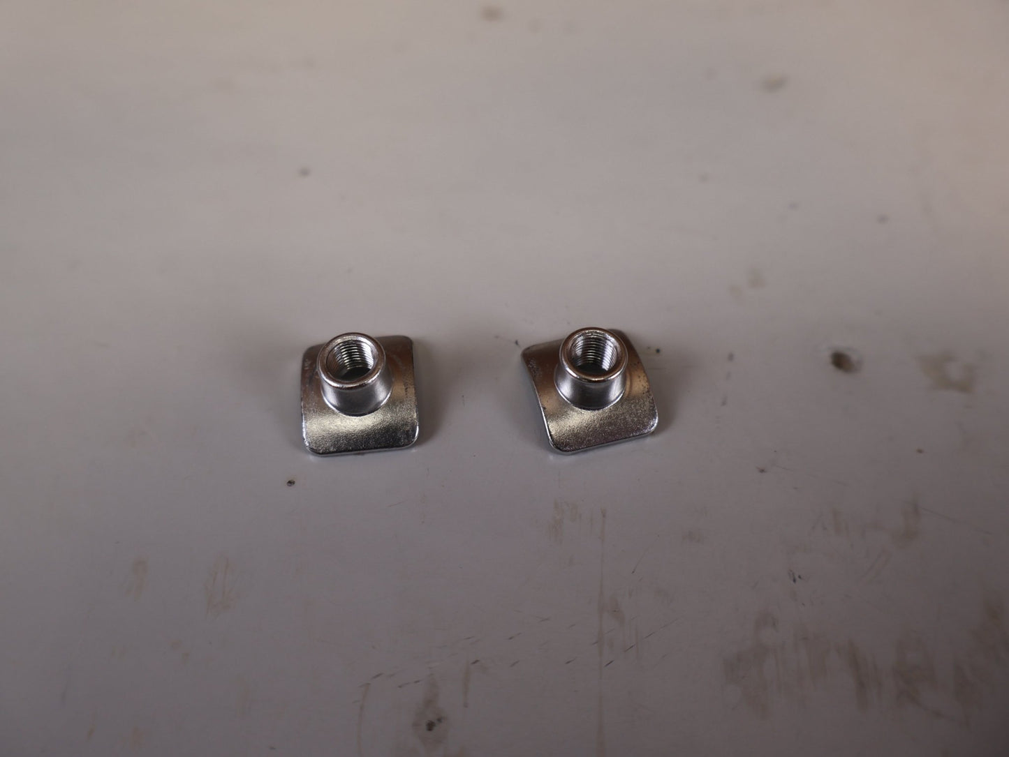 Zubehör von Sram, SRAM AXS POD CONTROLLER KLEMMSCHELLEN SET MMX / LINKS & RECHTS vor USEDBIKES-OB.DE Hintergrund