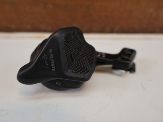 Schaltungsteile von Sram, SRAM AXS POD ROCKER CONTROLLER / RECHTS MATCHMAKER X TRANSMISSION SHIFTER vor USEDBIKES-OB.DE Hintergrund