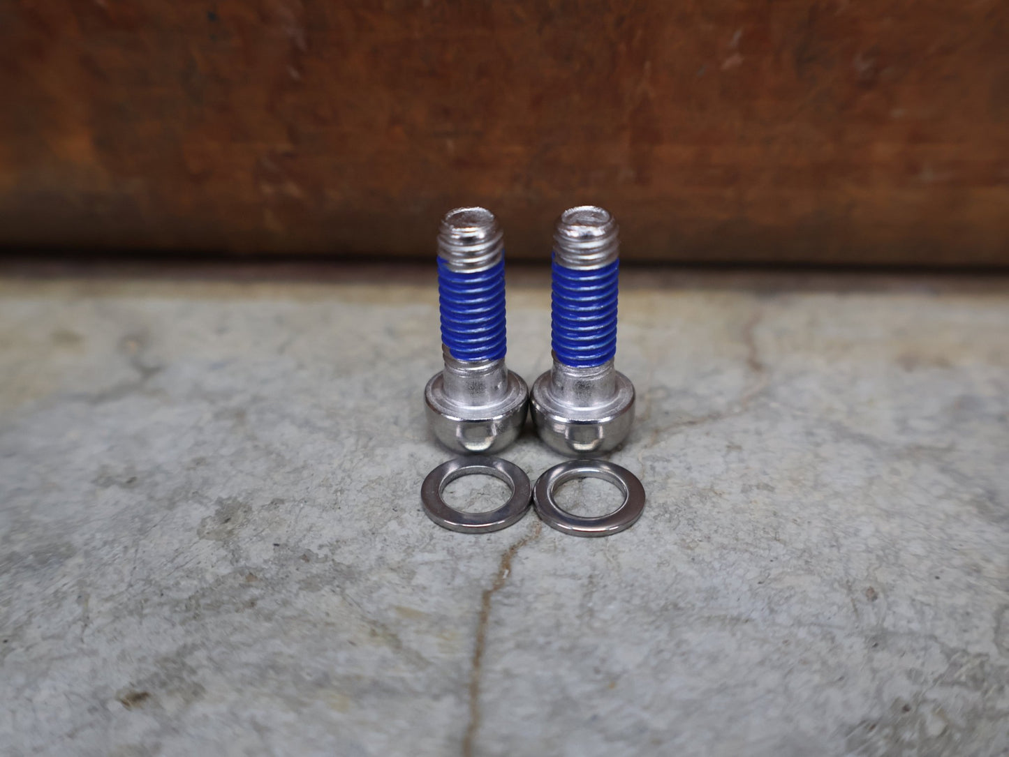 Zubehör von Sram, SRAM BREMSADAPTER IS AUF PM (RAHMEN) FÜR 200 MM ROTOR – 00.5318.009.004 vor USEDBIKES - OB.DE Hintergrund