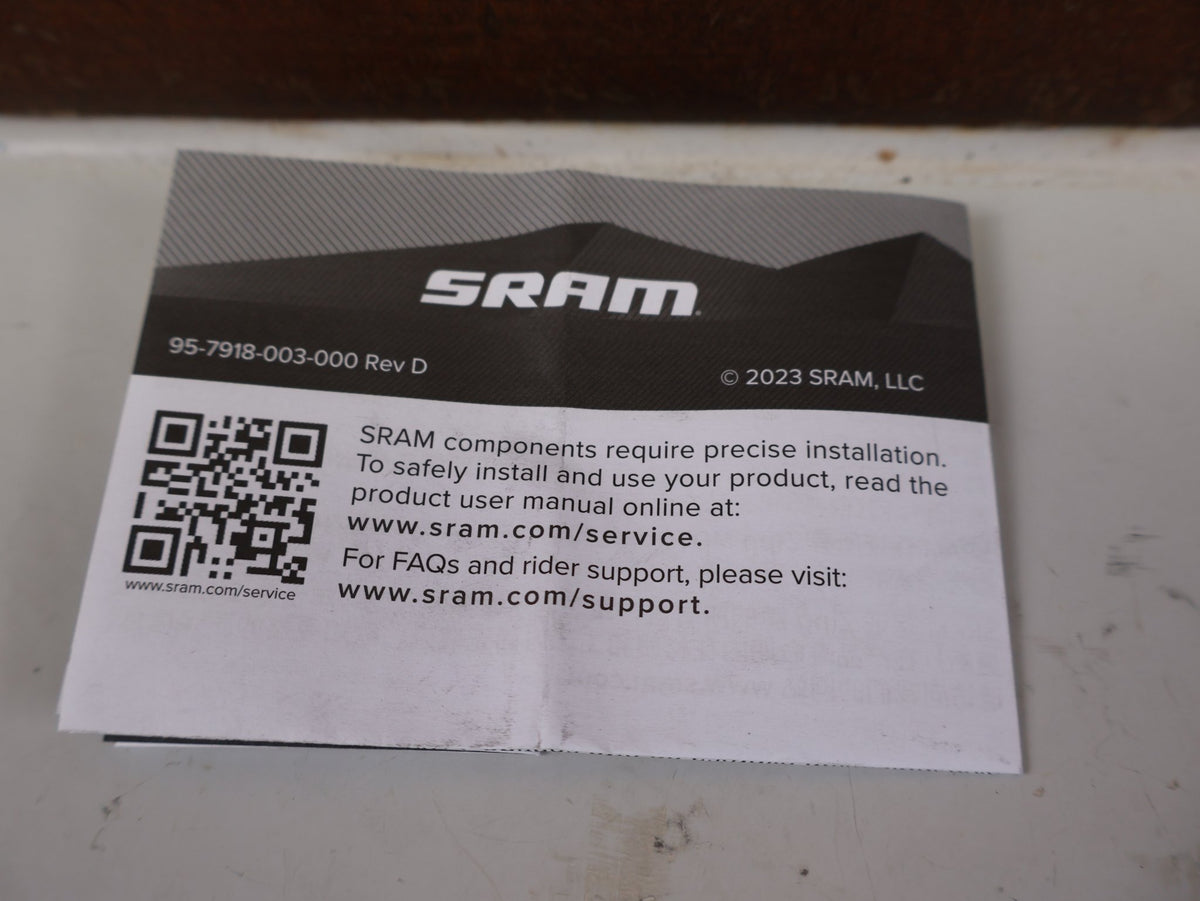 Zubehör von Sram, SRAM CODE GUIDE RE BREMSBELÄGE GESINTERT STAHL vor USEDBIKES-OB.DE Hintergrund