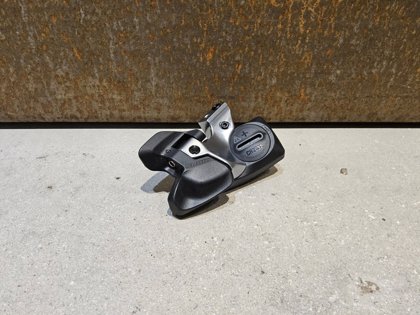 Schaltungsteile von Sram, SRAM EAGLE AXS CONTROLLER SCHALTHEBEL 12 FACH / ROCKER PADDLE vor USEDBIKES - OB.DE Hintergrund