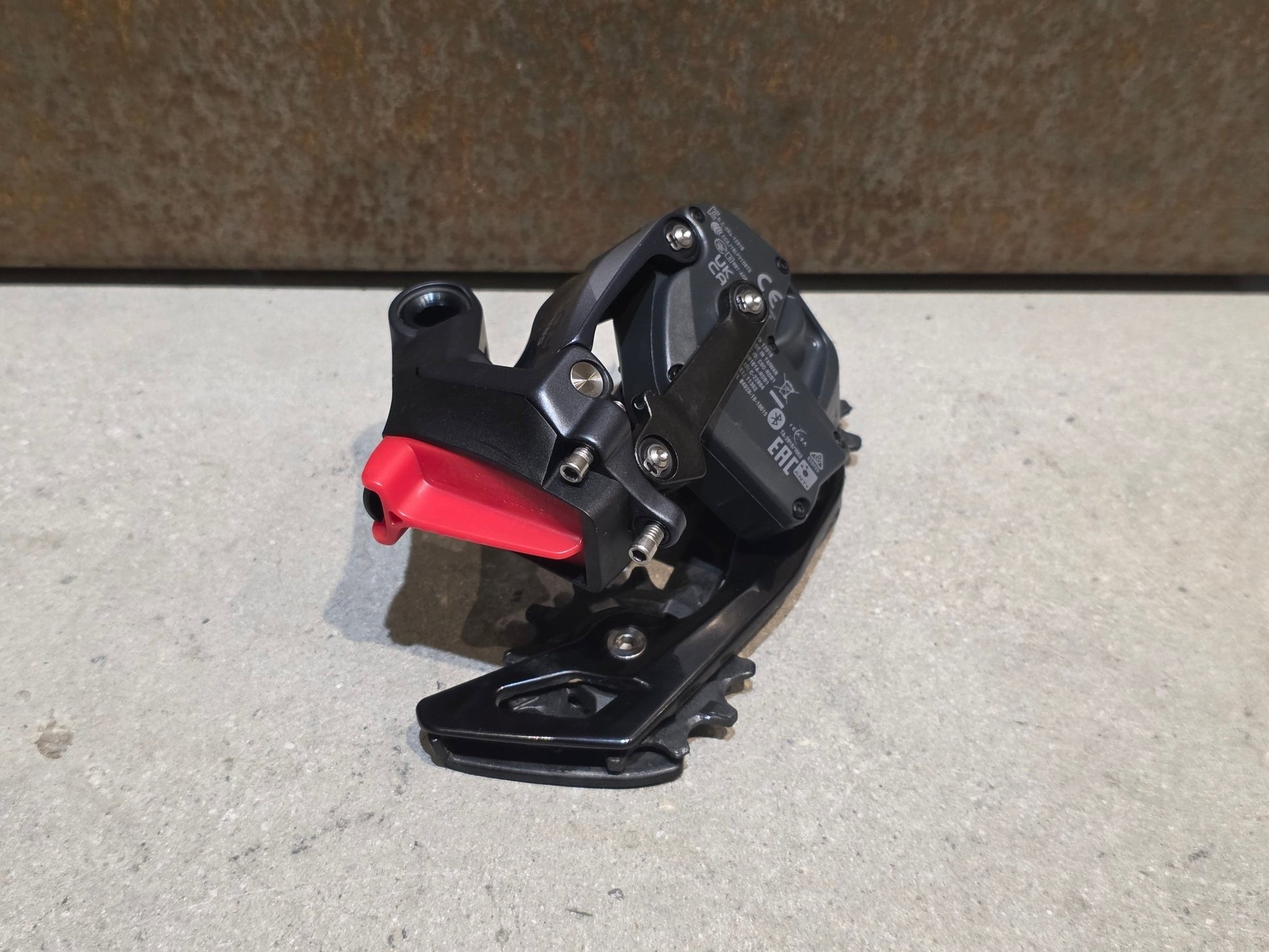 Schaltungsteile von Sram, SRAM FORCE AXS D1 SCHALTWERK 12 FACH MAX. 36 ZÄHNE vor USEDBIKES - OB.DE Hintergrund