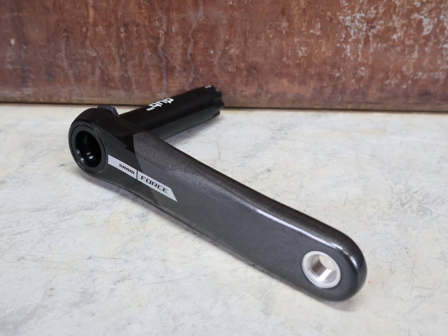 Kurbel von Sram, SRAM FORCE AXS D2 KURBELARME MY 24 DUB WIDE 8 - BOLT 170MM vor USEDBIKES - OB.DE Hintergrund