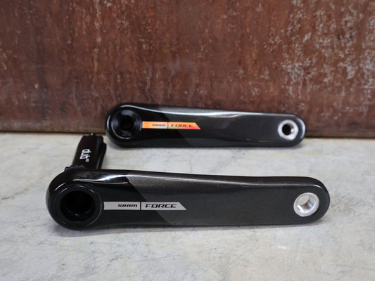 Kurbel von Sram, SRAM FORCE AXS D2 KURBELARME MY 24 DUB WIDE 8 - BOLT 170MM vor USEDBIKES - OB.DE Hintergrund