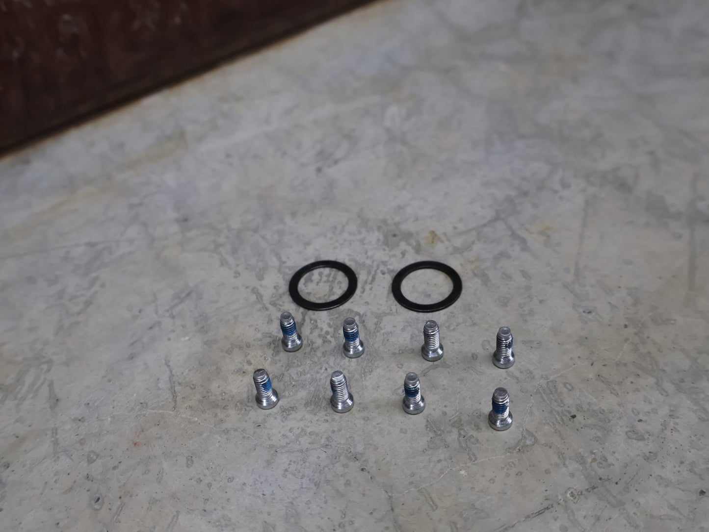 Kurbel von Sram, SRAM FORCE AXS D2 KURBELARME MY 24 DUB WIDE 8 - BOLT 170MM vor USEDBIKES - OB.DE Hintergrund