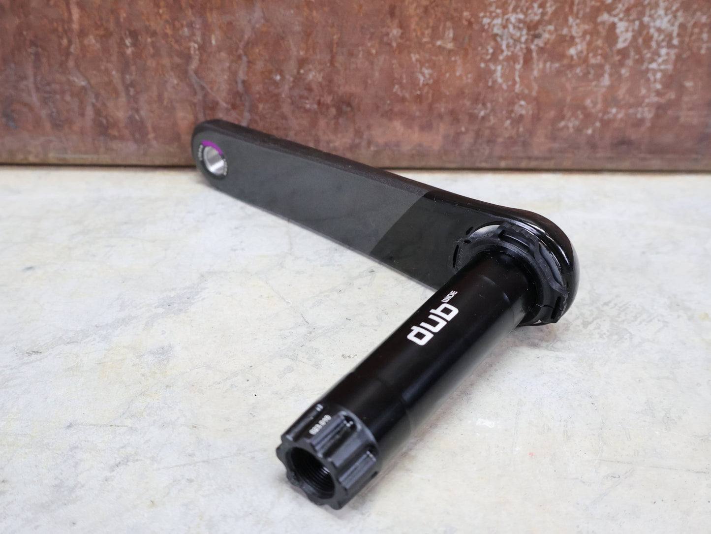 Kurbel von Sram, SRAM FORCE AXS D2 KURBELARME MY 24 DUB WIDE 8 - BOLT 170MM vor USEDBIKES - OB.DE Hintergrund