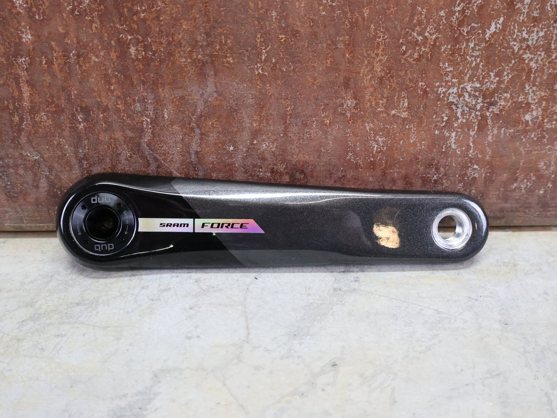 Kurbel von Sram, SRAM FORCE AXS D2 KURBELARME MY 24 DUB WIDE 8 - BOLT 170MM vor USEDBIKES - OB.DE Hintergrund