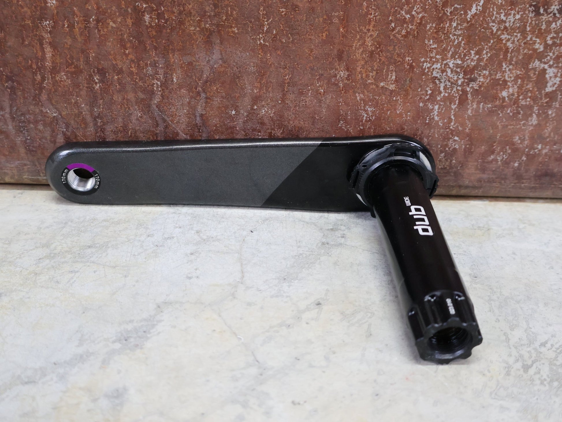 Kurbel von Sram, SRAM FORCE AXS D2 KURBELARME MY 24 DUB WIDE 8 - BOLT 170MM vor USEDBIKES - OB.DE Hintergrund