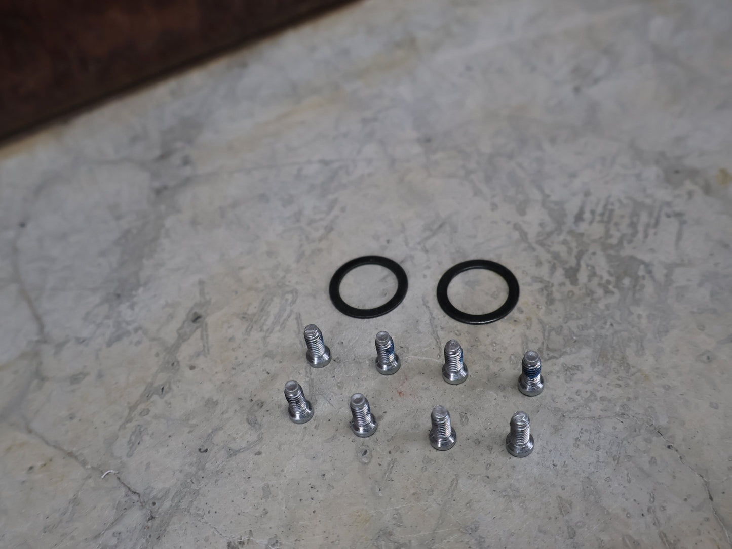 Kurbel von Sram, SRAM FORCE AXS D2 QUARQ POWERMETER MY 24 DUB WIDE 8 - BOLT 170MM vor USEDBIKES - OB.DE Hintergrund