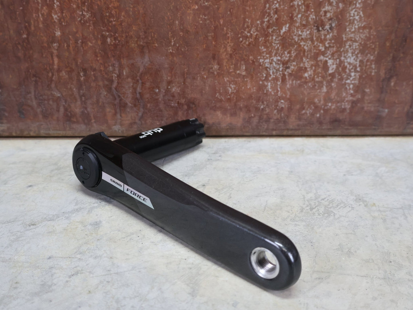 Kurbel von Sram, SRAM FORCE AXS D2 QUARQ POWERMETER MY 24 DUB WIDE 8 - BOLT 170MM vor USEDBIKES - OB.DE Hintergrund