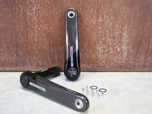 Kurbel von Sram, SRAM FORCE AXS D2 QUARQ POWERMETER MY 24 DUB WIDE 8 - BOLT 170MM vor USEDBIKES - OB.DE Hintergrund