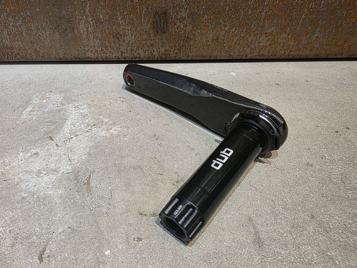 Kurbel von Sram, SRAM FORCE AXS E1 KURBELARME DUB 8 - BOLT 165MM vor USEDBIKES - OB.DE Hintergrund