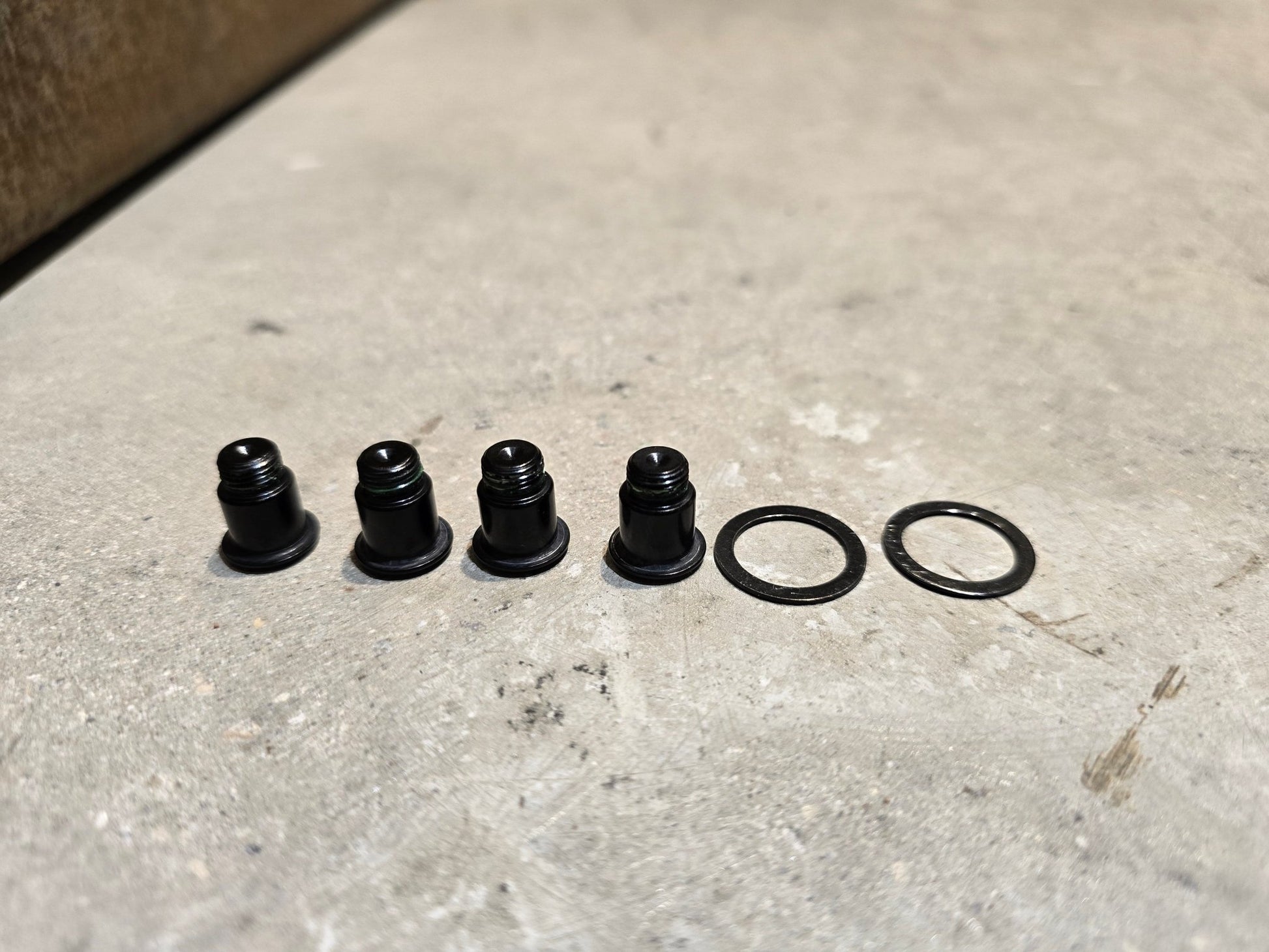 Kurbel von Sram, SRAM FORCE AXS KURBEL DUB 8 - BOLT WIDE 172,5MM in variant_title vor USEDBIKES - OB.DE Hintergrund