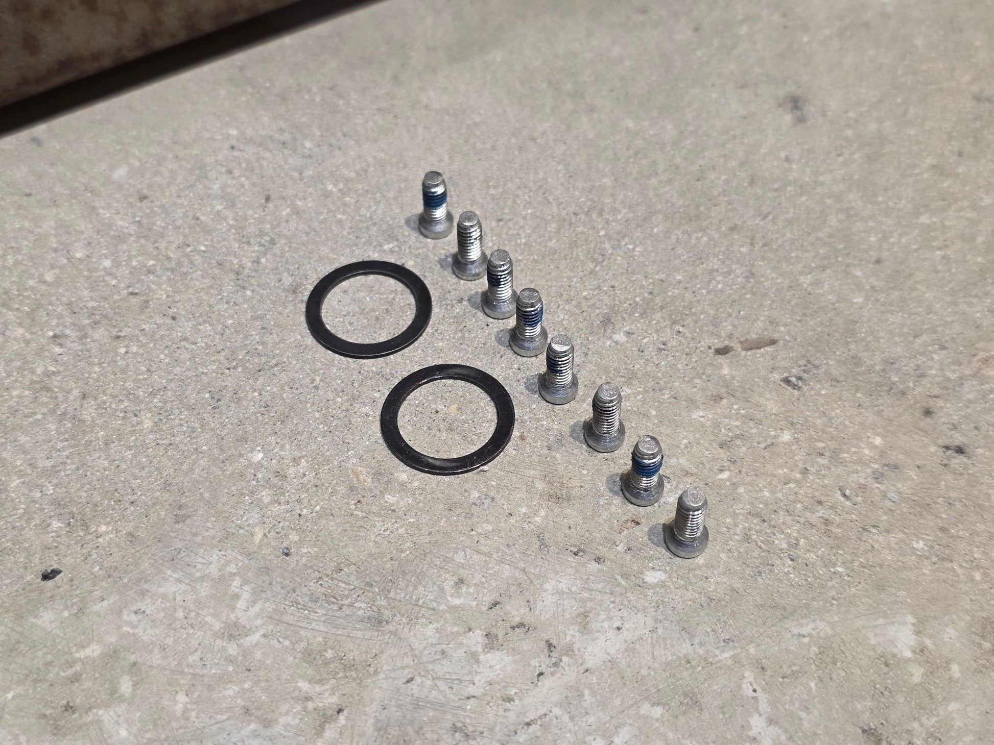 Kurbel von Sram, SRAM FORCE AXS KURBELARME MY24 DUB 8 - BOLT 175MM in variant_title vor USEDBIKES - OB.DE Hintergrund