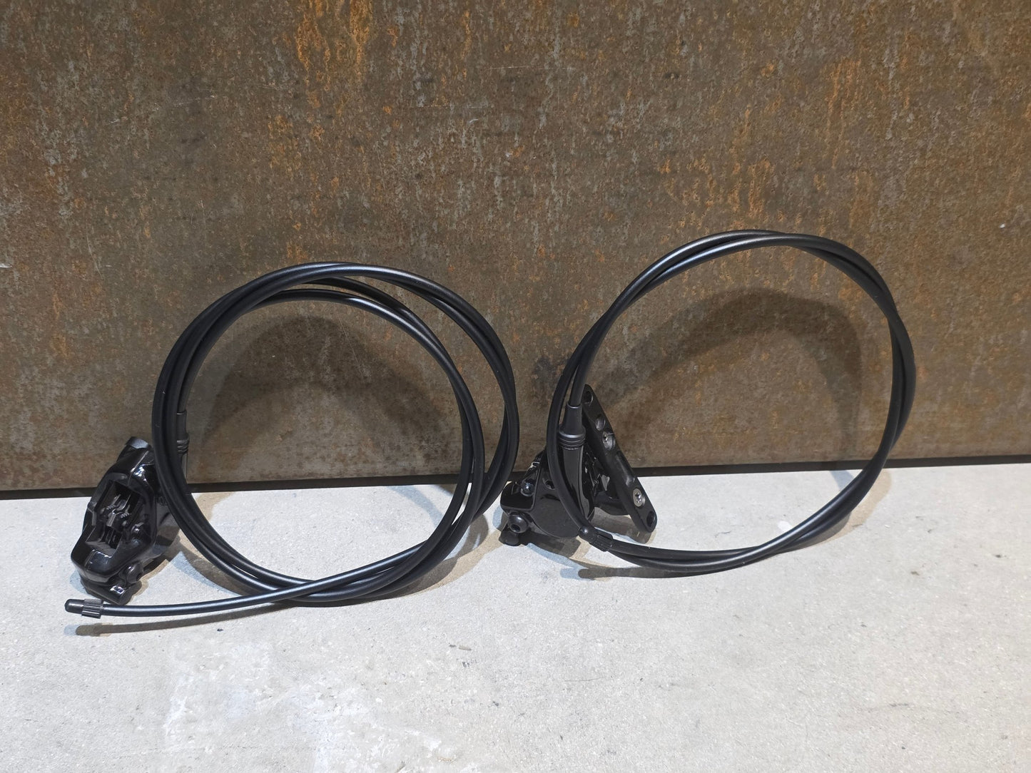 Brems - / Schalthebel von Sram, SRAM FORCE D2 AXS HRD AXS BREMS - / SCHALTHEBEL DISC / SET vor USEDBIKES - OB.DE Hintergrund