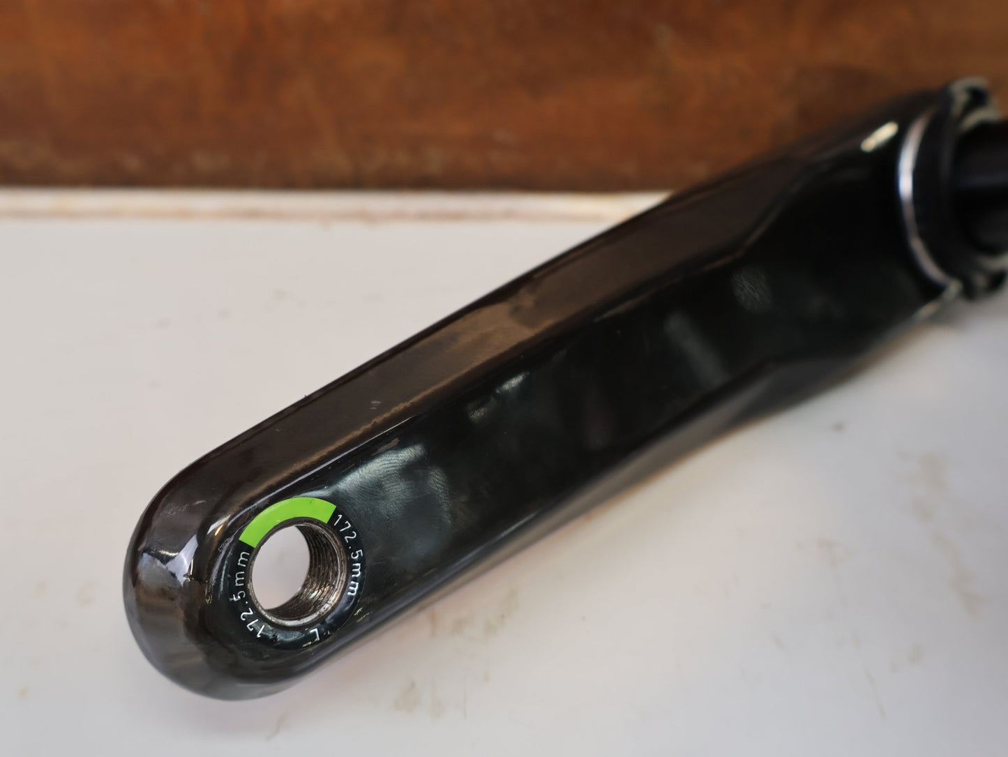 Kurbel von Sram, SRAM FORCE DUB AXS POWERMETER KURBEL E1 172.5MM 48/35T ZÄHNE / 661G vor USEDBIKES-OB.DE Hintergrund