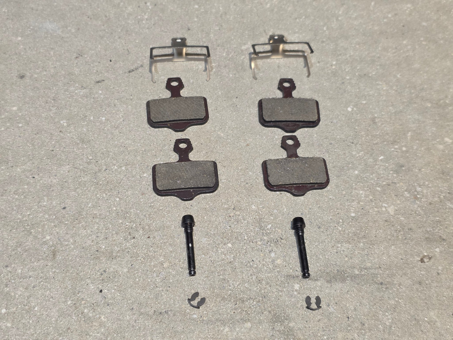 Brems - / Schalthebel von Sram, SRAM FORCE E1 AXS HRD BREMS - / SCHALTHEBEL DISC / SET vor USEDBIKES - OB.DE Hintergrund