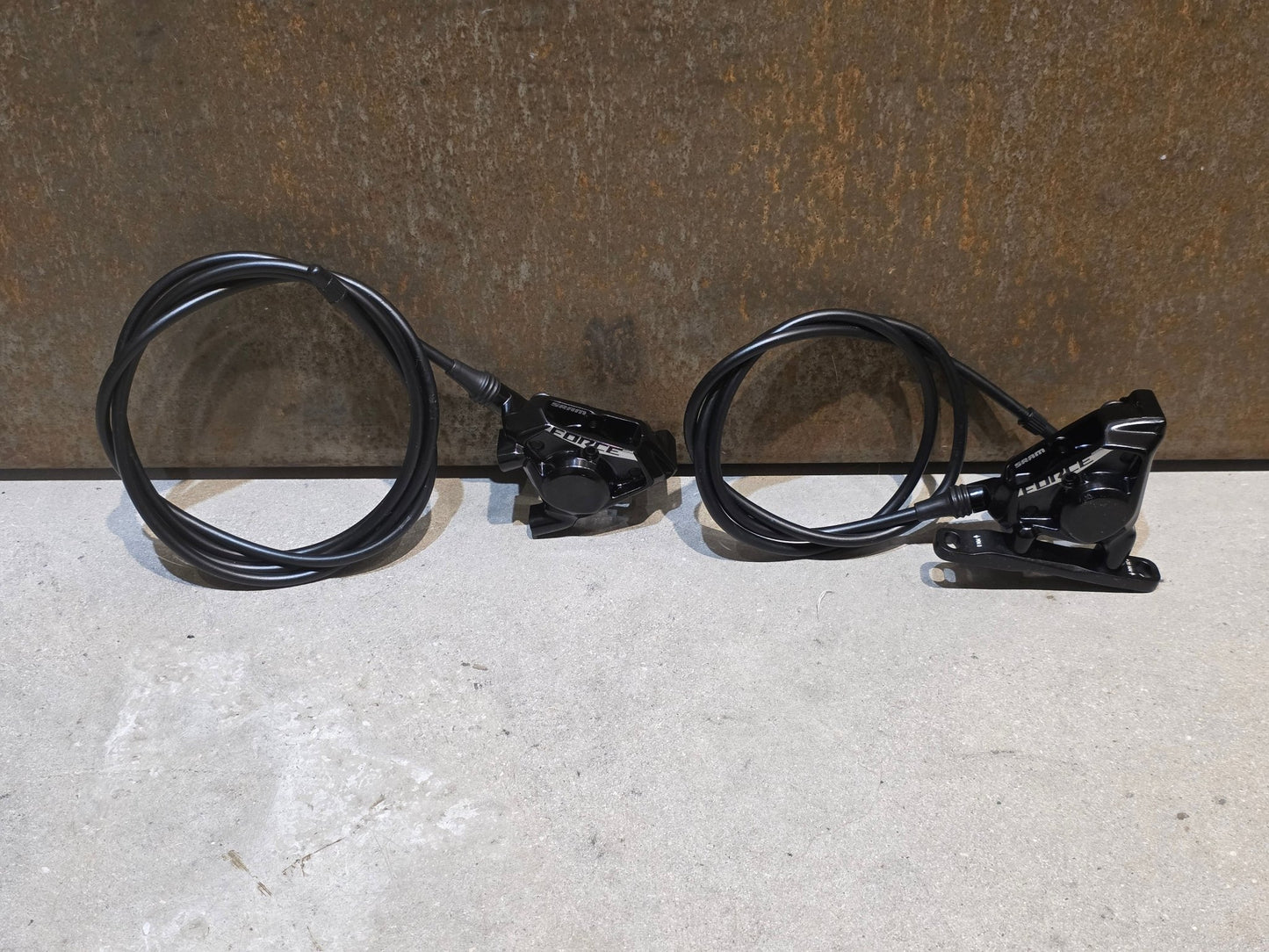 Brems - / Schalthebel von Sram, SRAM FORCE E1 AXS HRD BREMS - / SCHALTHEBEL DISC / SET vor USEDBIKES - OB.DE Hintergrund