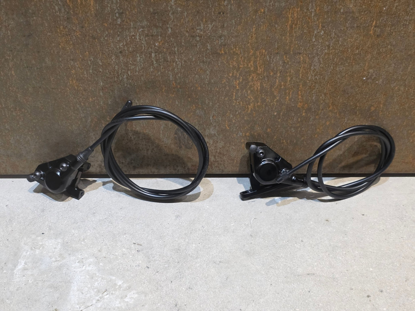Brems - / Schalthebel von Sram, SRAM FORCE E1 AXS HRD BREMS - / SCHALTHEBEL DISC / SET vor USEDBIKES - OB.DE Hintergrund