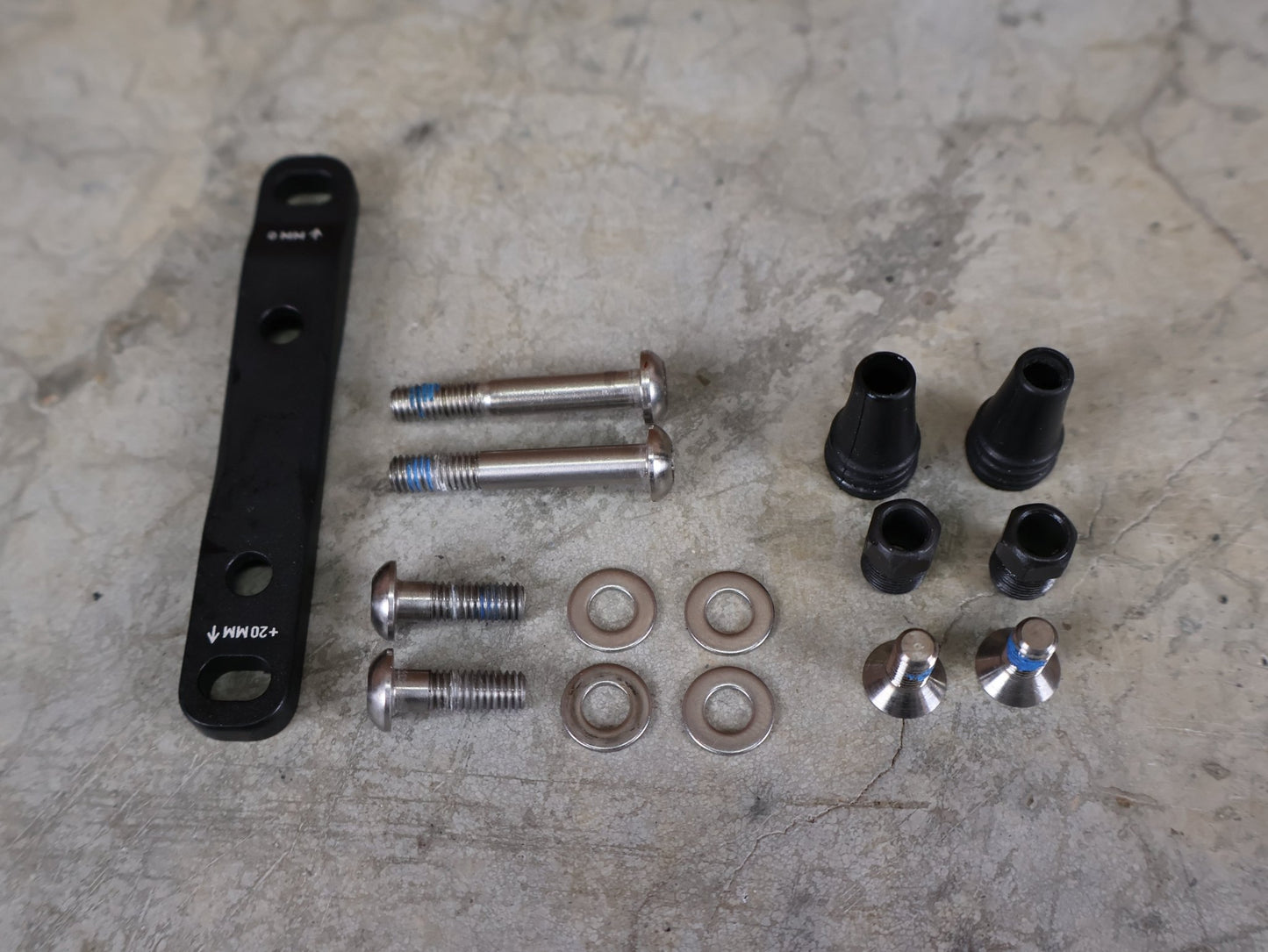 Brems - / Schalthebel von Sram, SRAM FORCE ETAP AXS SCHALT - BREMSHEBEL SET D1 / CARBON / 12 - FACH / DISC / INKL. 160MM ADAPTER vor USEDBIKES - OB.DE Hintergrund